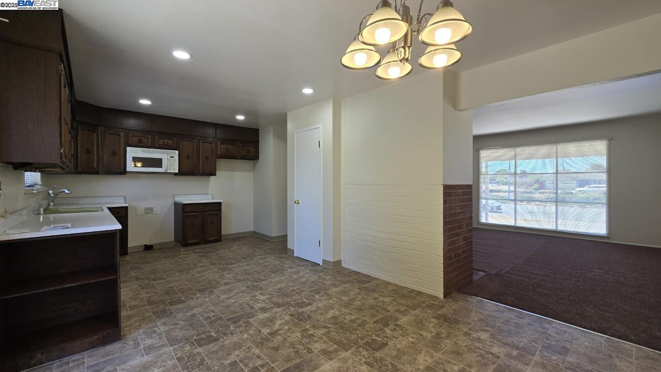 Detail Gallery Image 10 of 11 For 40622 Blacow Rd, Fremont,  CA 94538 - 3 Beds | 2 Baths
