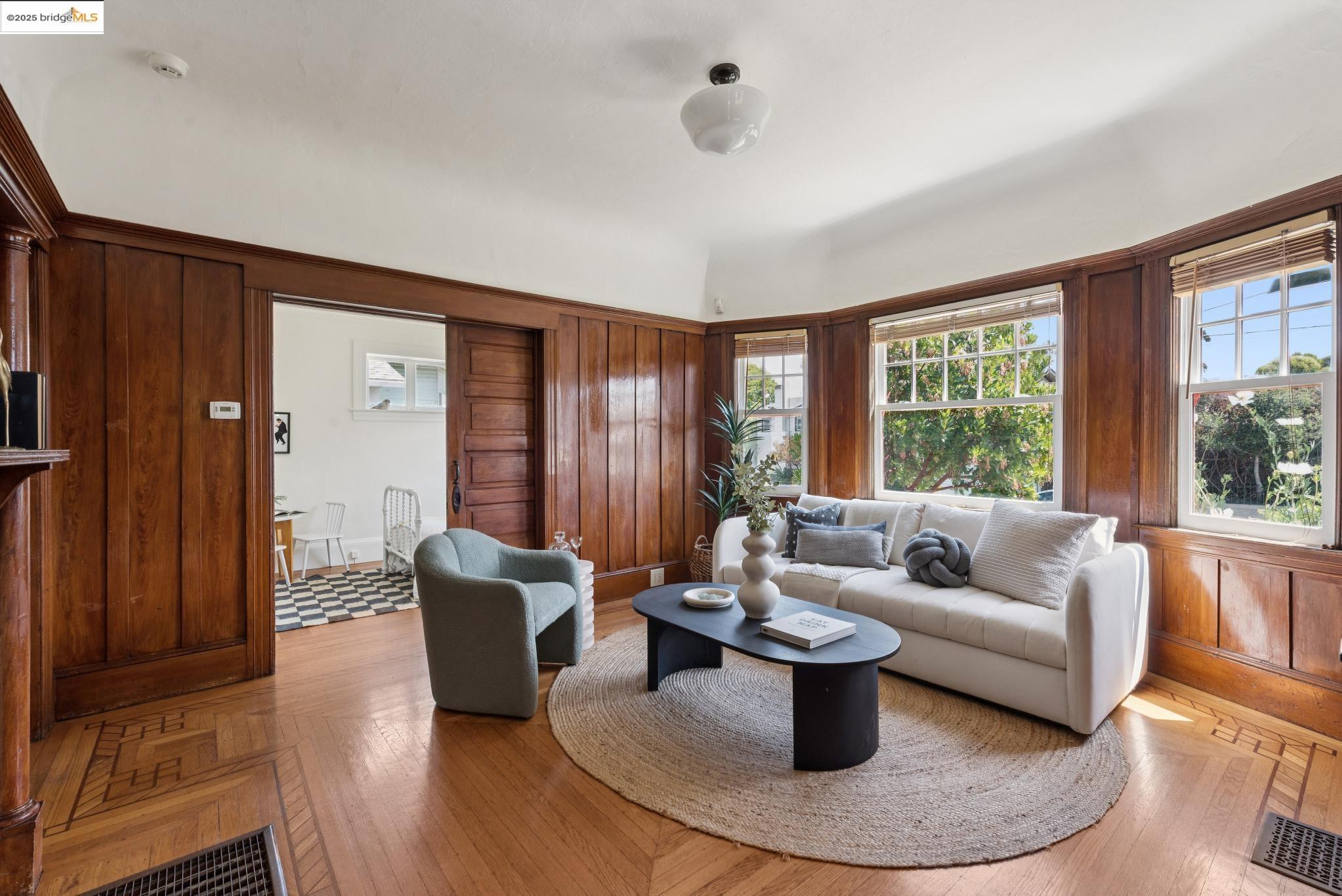 Detail Gallery Image 3 of 54 For 6521 Herzog St, Oakland,  CA 94608 - 2 Beds | 1 Baths