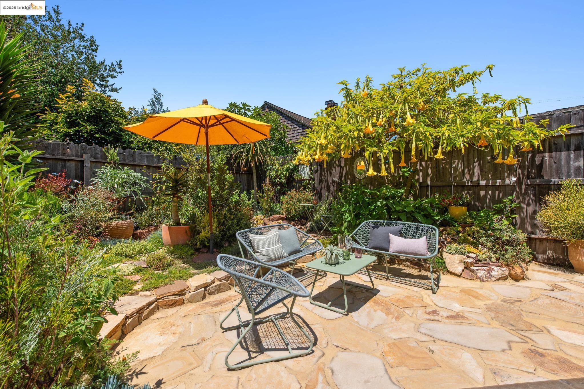 Detail Gallery Image 35 of 54 For 6521 Herzog St, Oakland,  CA 94608 - 2 Beds | 1 Baths