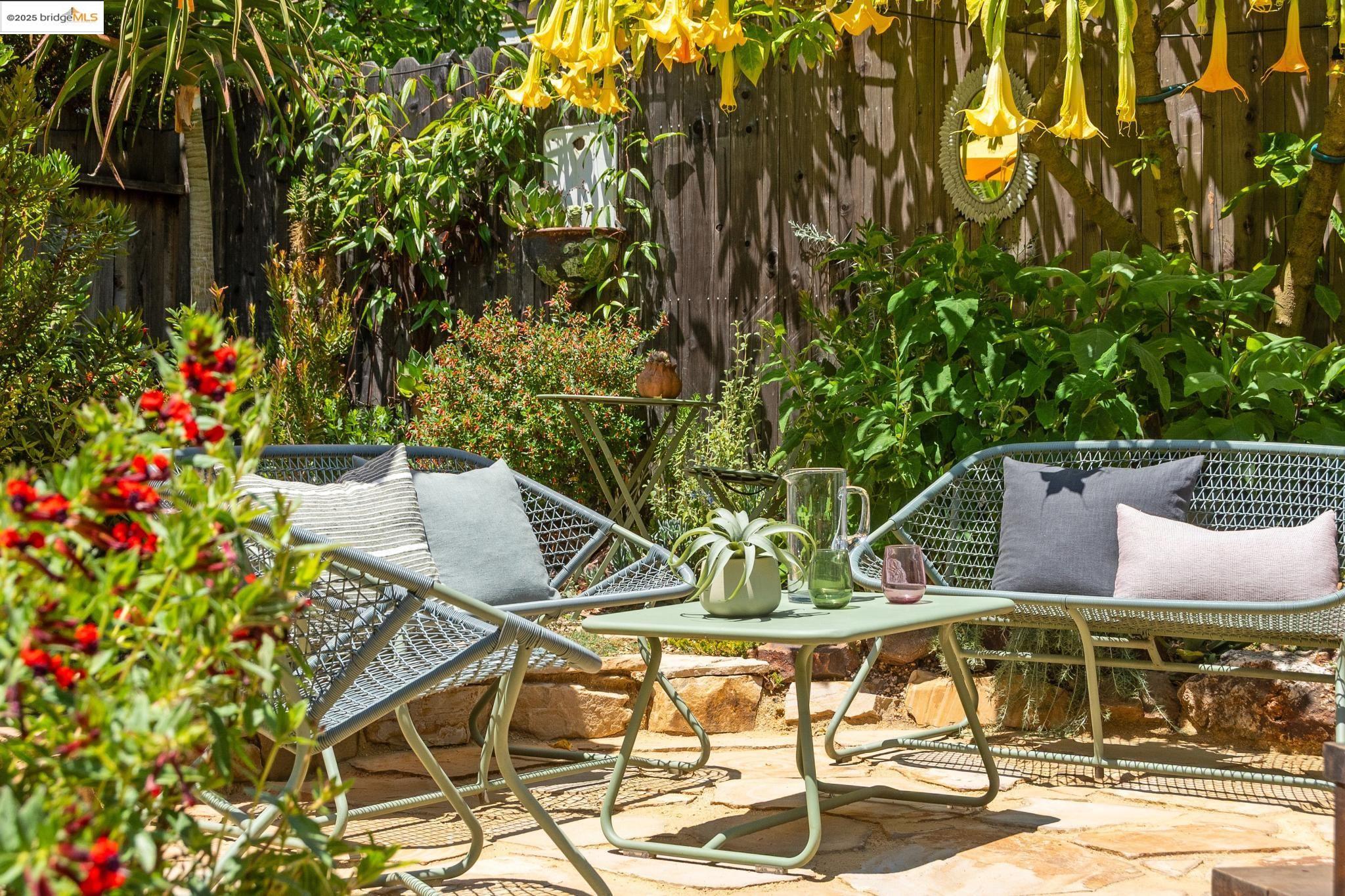 Detail Gallery Image 36 of 54 For 6521 Herzog St, Oakland,  CA 94608 - 2 Beds | 1 Baths