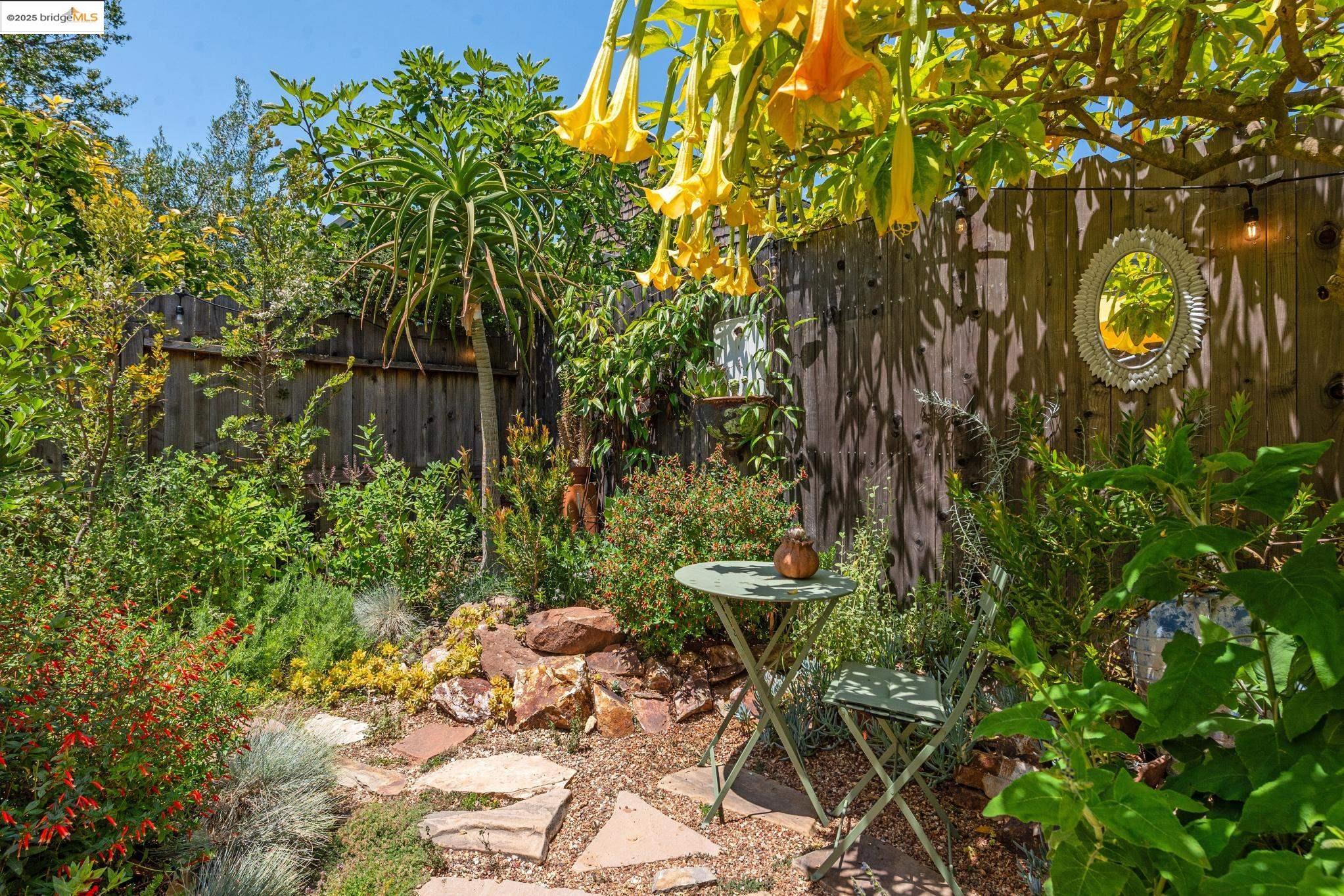 Detail Gallery Image 37 of 54 For 6521 Herzog St, Oakland,  CA 94608 - 2 Beds | 1 Baths