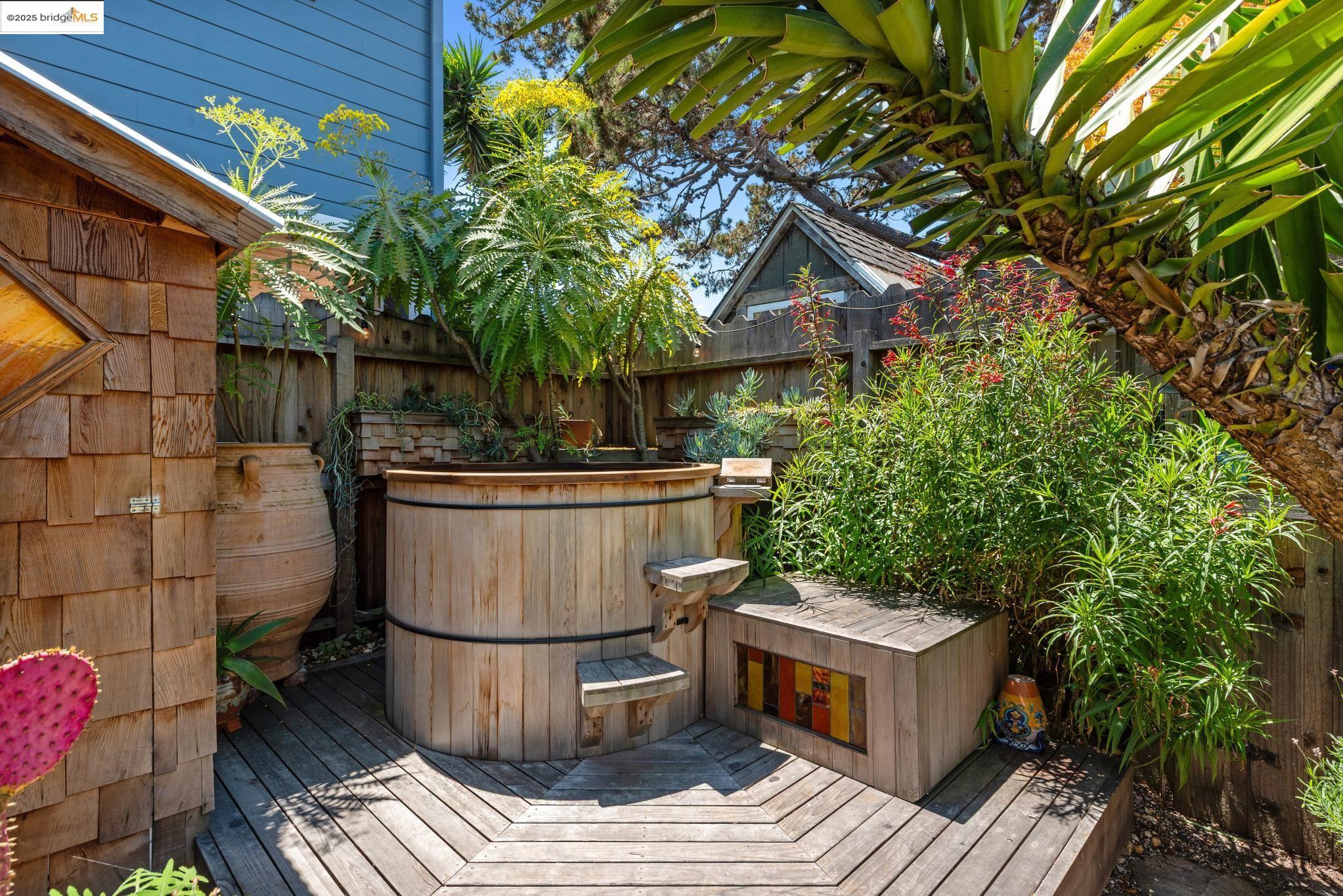 Detail Gallery Image 40 of 54 For 6521 Herzog St, Oakland,  CA 94608 - 2 Beds | 1 Baths