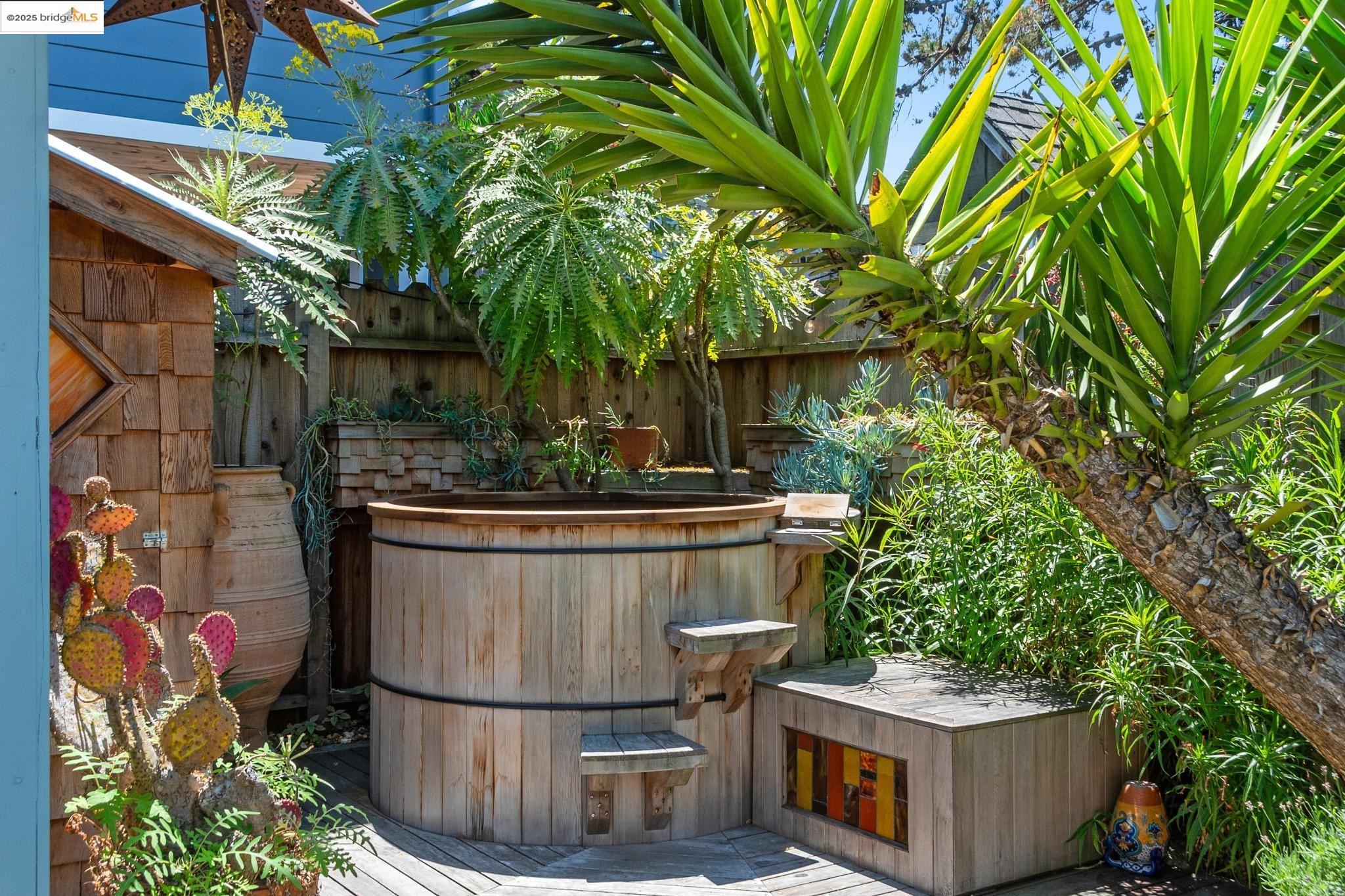 Detail Gallery Image 41 of 54 For 6521 Herzog St, Oakland,  CA 94608 - 2 Beds | 1 Baths