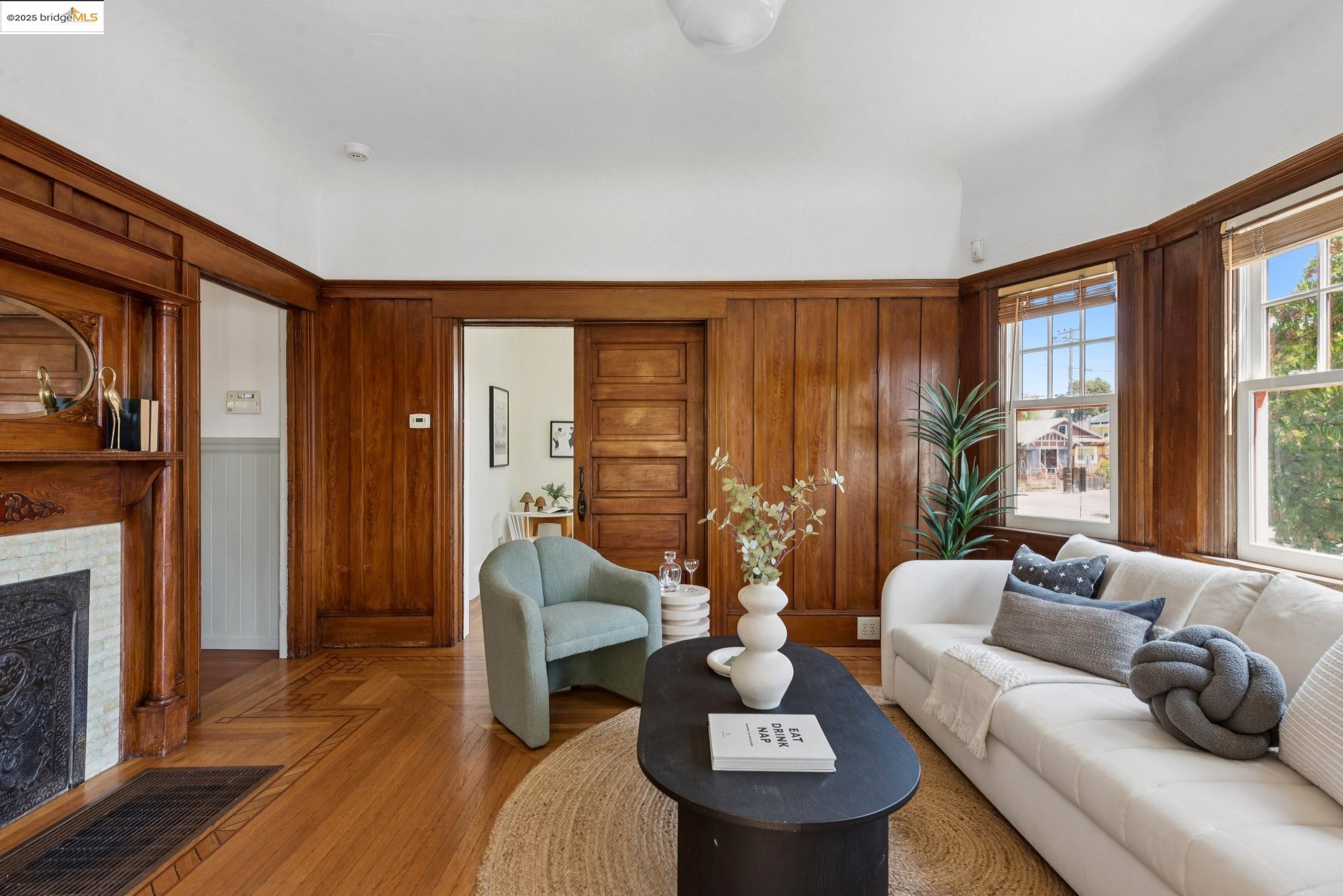 Detail Gallery Image 5 of 54 For 6521 Herzog St, Oakland,  CA 94608 - 2 Beds | 1 Baths