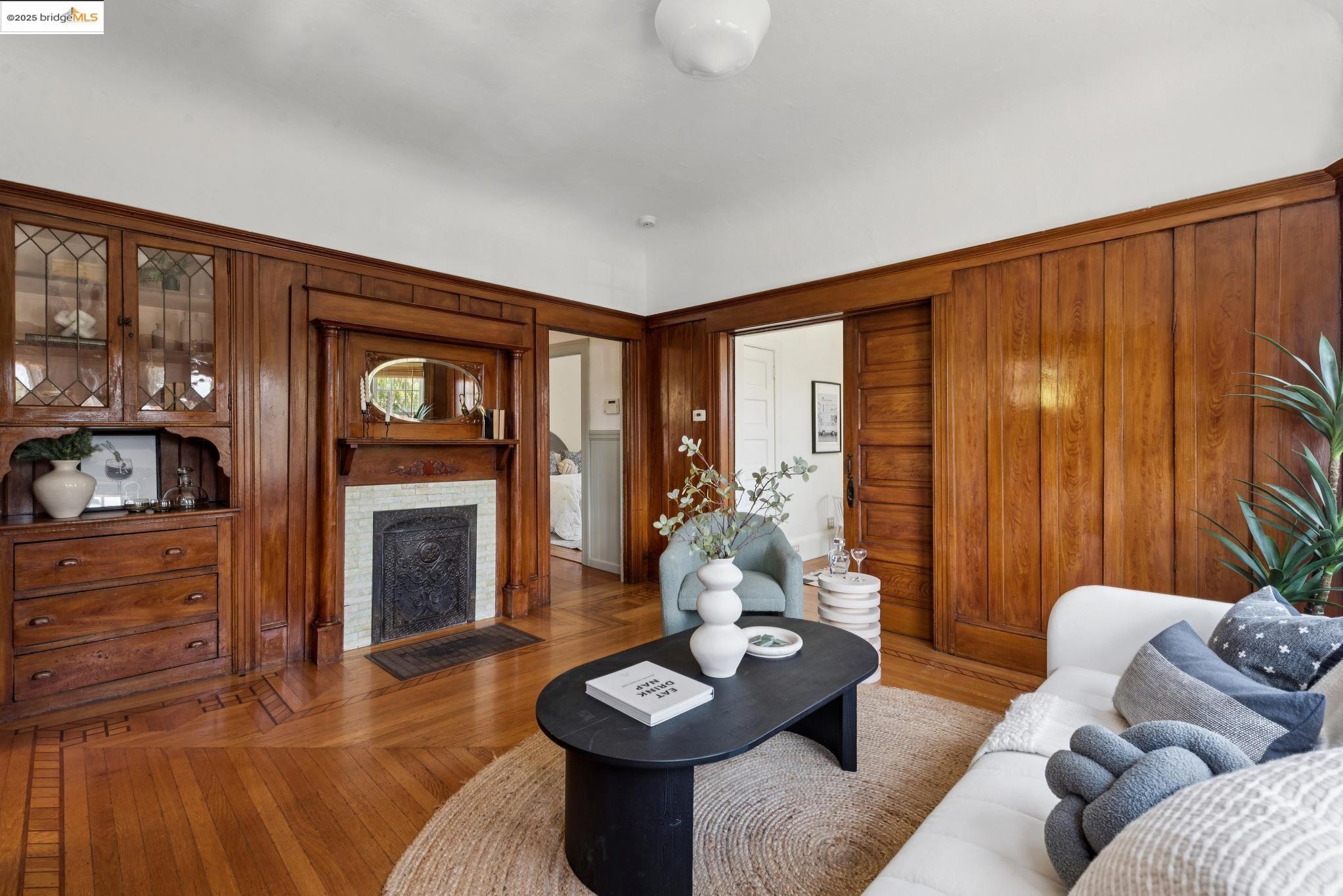 Detail Gallery Image 6 of 54 For 6521 Herzog St, Oakland,  CA 94608 - 2 Beds | 1 Baths