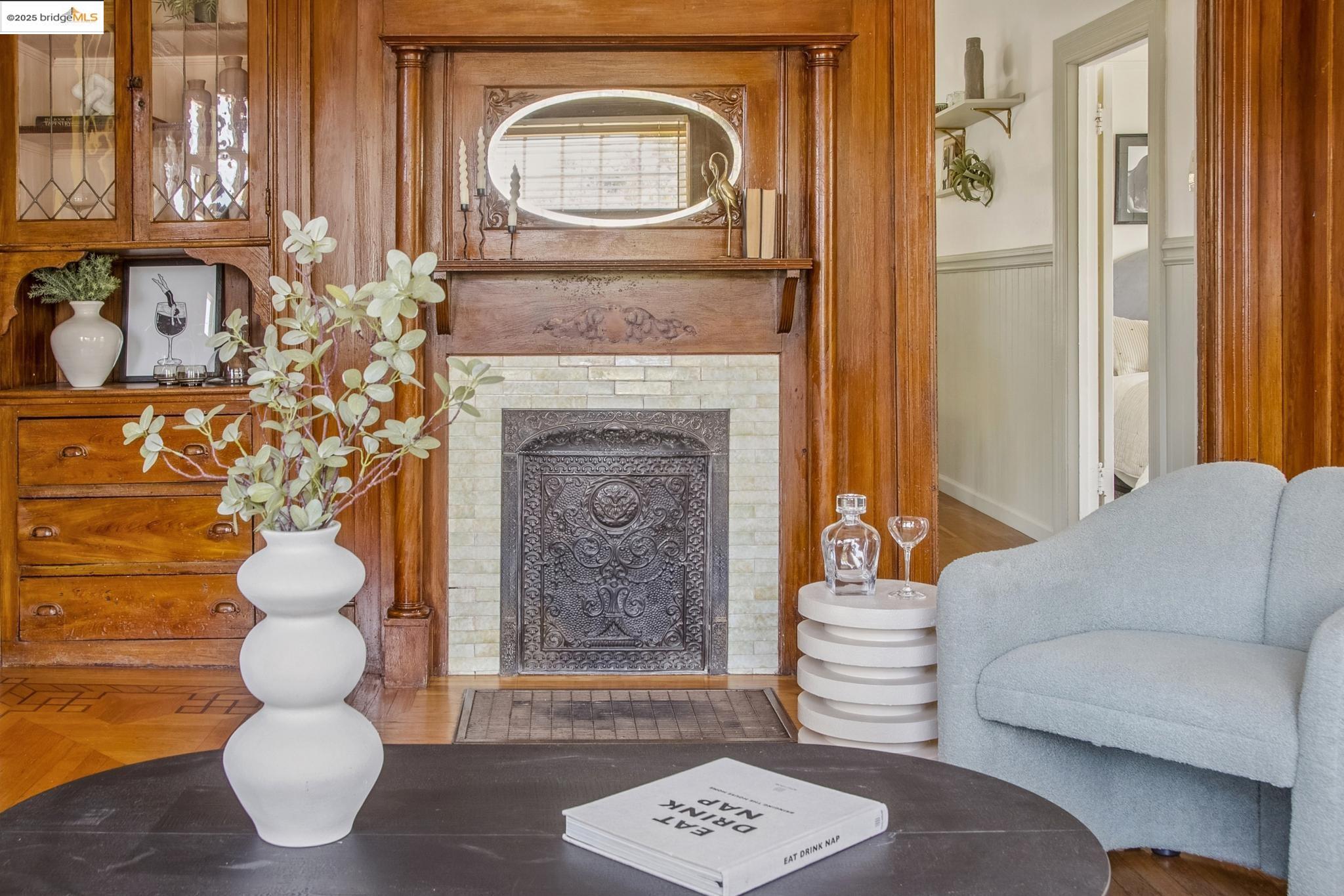 Detail Gallery Image 7 of 54 For 6521 Herzog St, Oakland,  CA 94608 - 2 Beds | 1 Baths