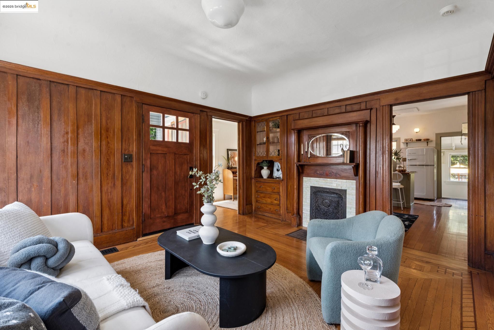 Detail Gallery Image 8 of 54 For 6521 Herzog St, Oakland,  CA 94608 - 2 Beds | 1 Baths