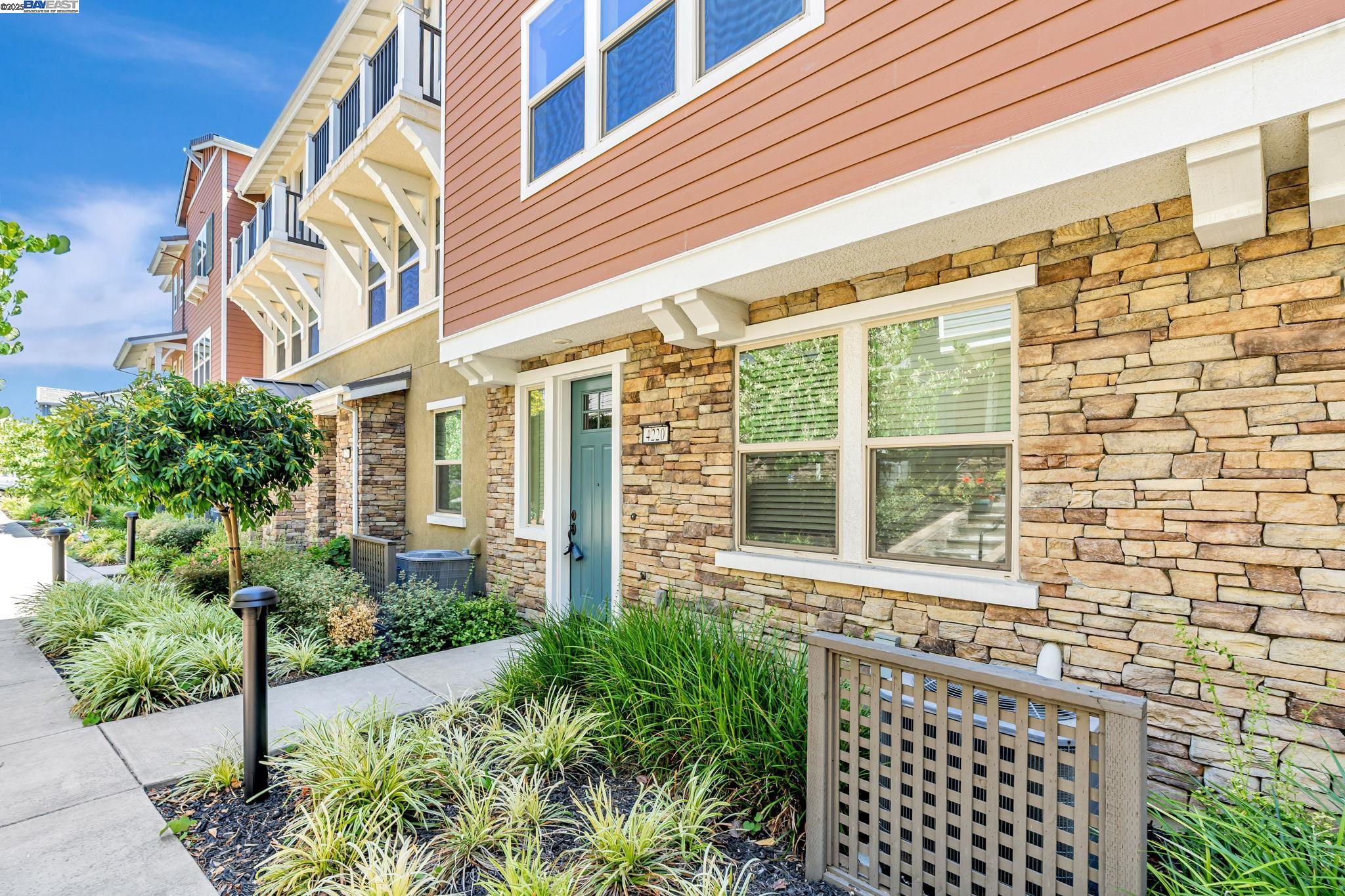 Detail Gallery Image 2 of 42 For 4220 Midlands Ct, Dublin,  CA 94568 - 4 Beds | 3/1 Baths