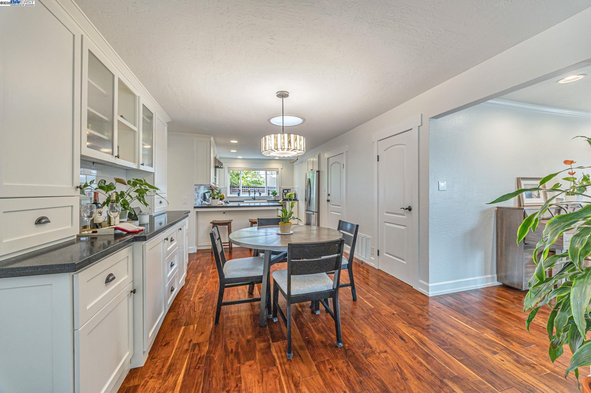Detail Gallery Image 11 of 56 For 190 Shelter Cove Drive, Half Moon Bay,  CA 94019 - 4 Beds | 3 Baths