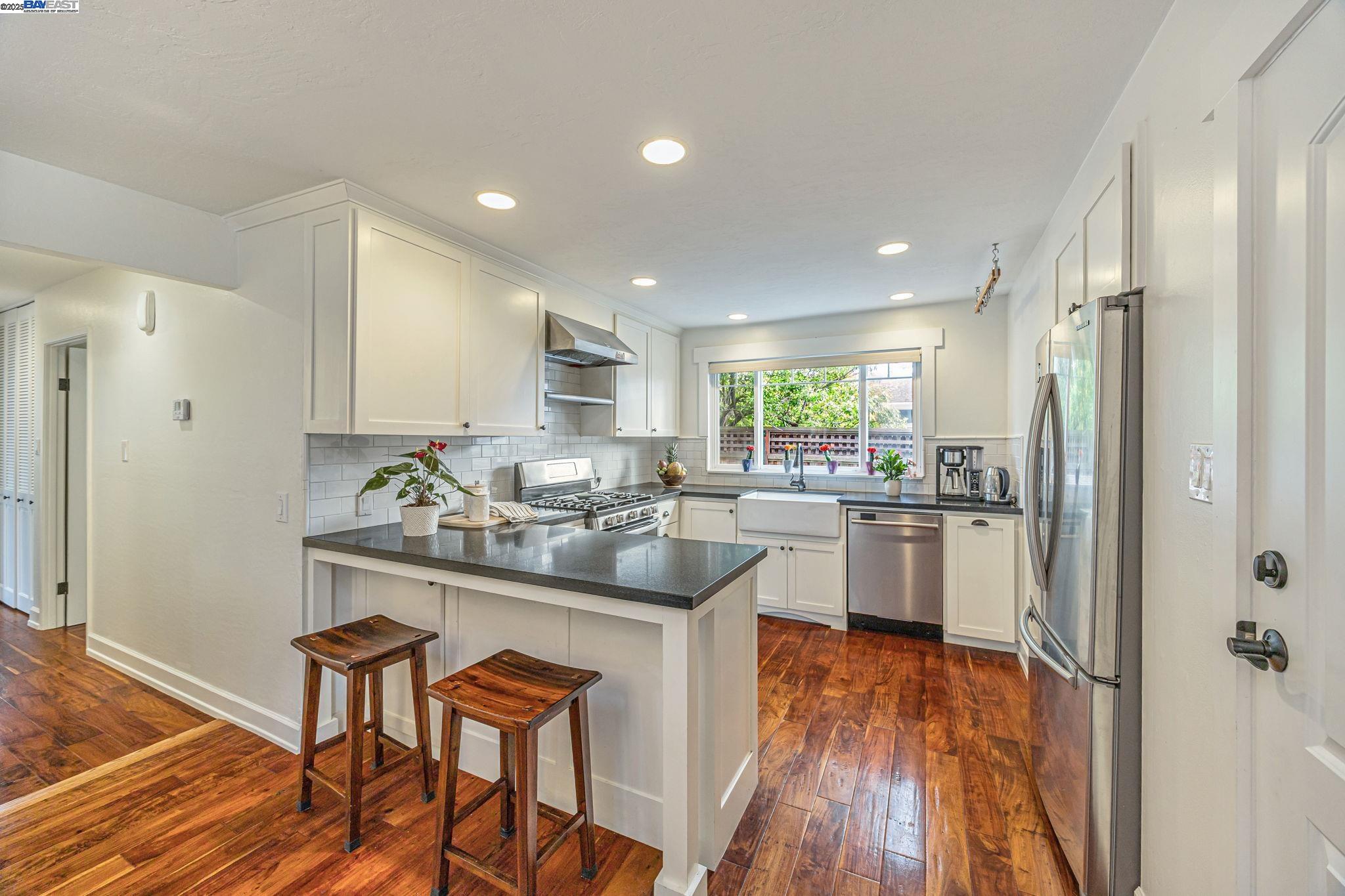Detail Gallery Image 12 of 56 For 190 Shelter Cove Drive, Half Moon Bay,  CA 94019 - 4 Beds | 3 Baths