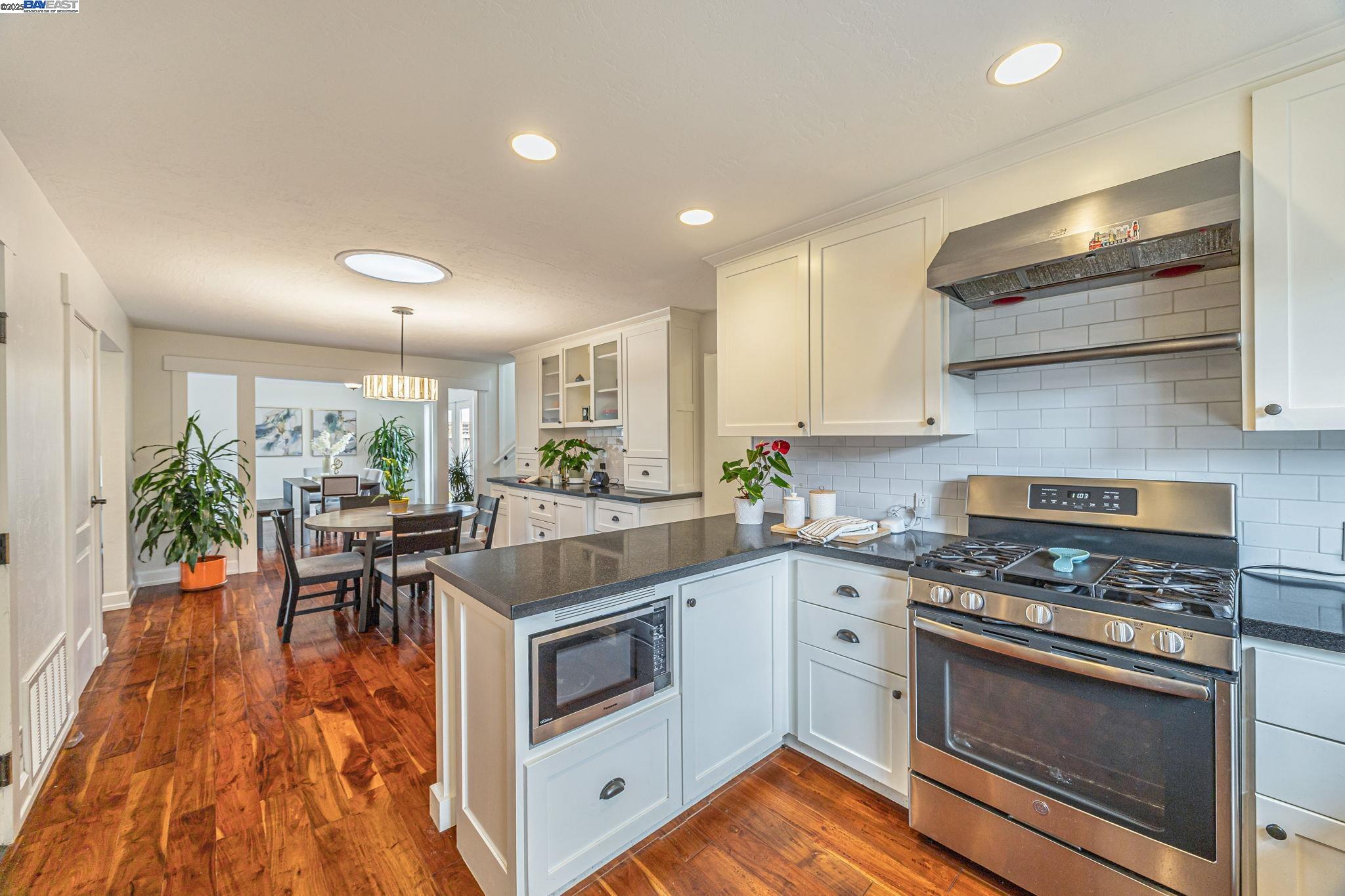 Detail Gallery Image 14 of 56 For 190 Shelter Cove Drive, Half Moon Bay,  CA 94019 - 4 Beds | 3 Baths