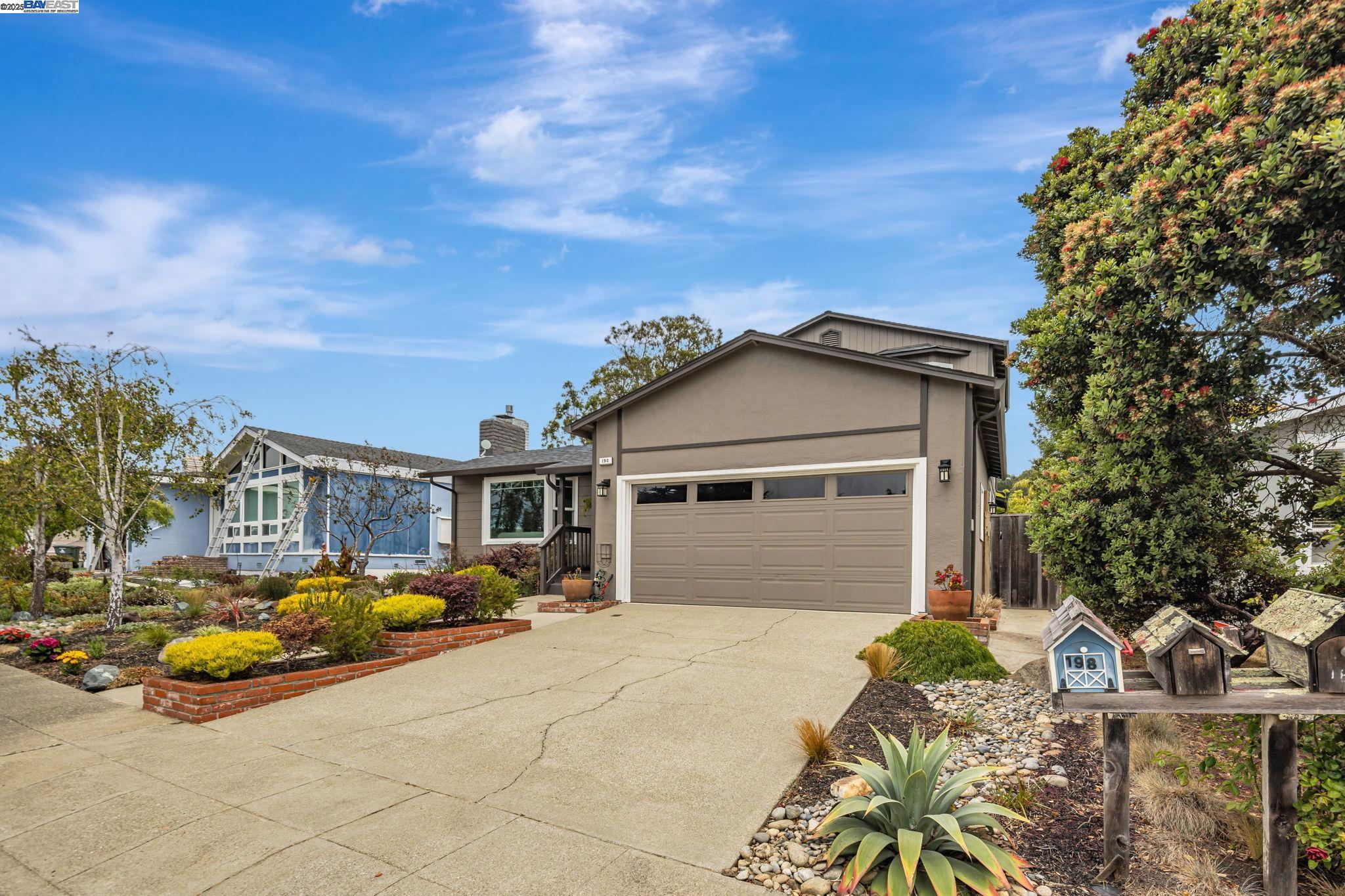 Detail Gallery Image 3 of 56 For 190 Shelter Cove Drive, Half Moon Bay,  CA 94019 - 4 Beds | 3 Baths