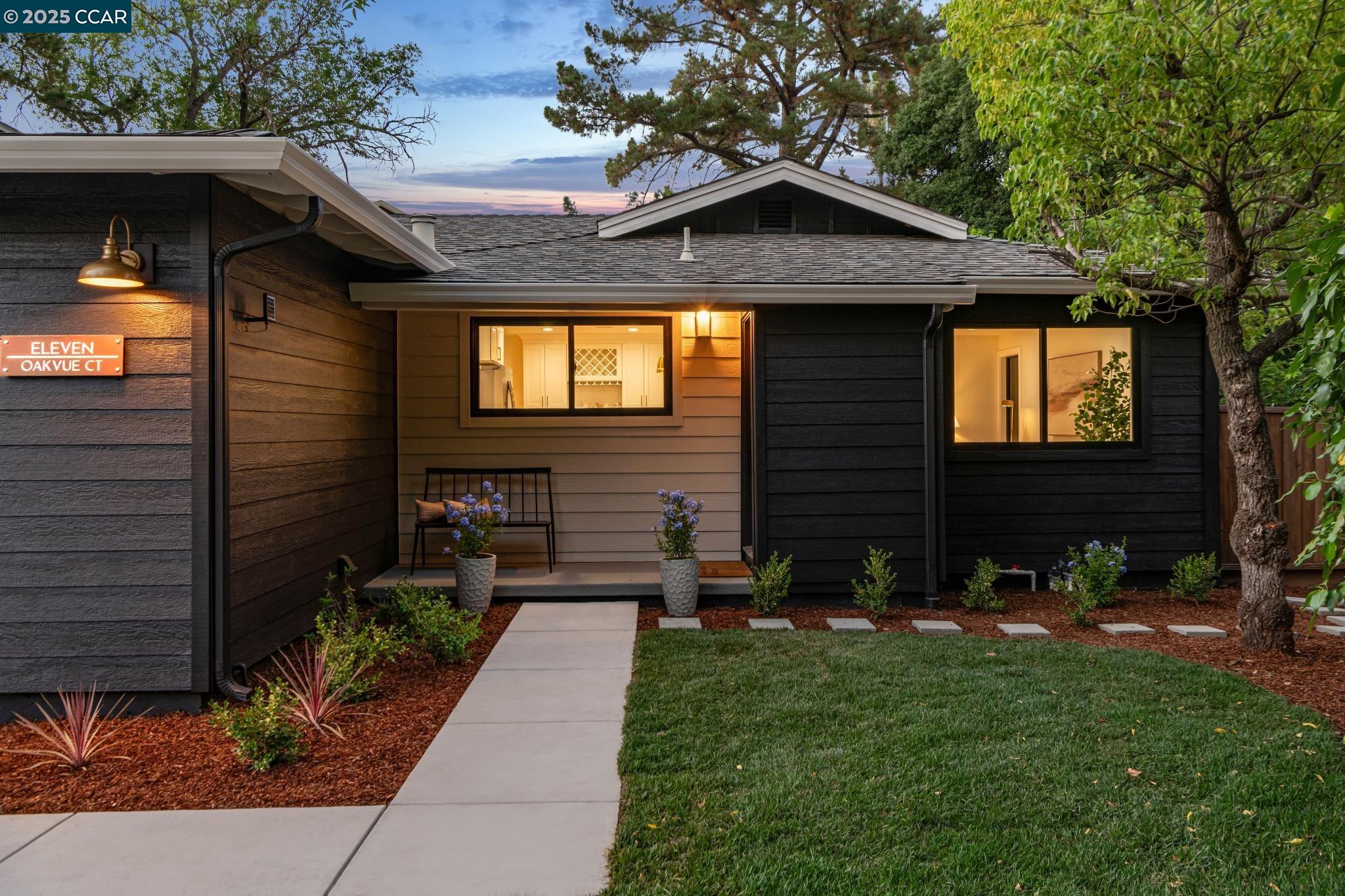 Detail Gallery Image 2 of 58 For 11 Oakvue Court, Pleasant Hill,  CA 94523 - 3 Beds | 3 Baths