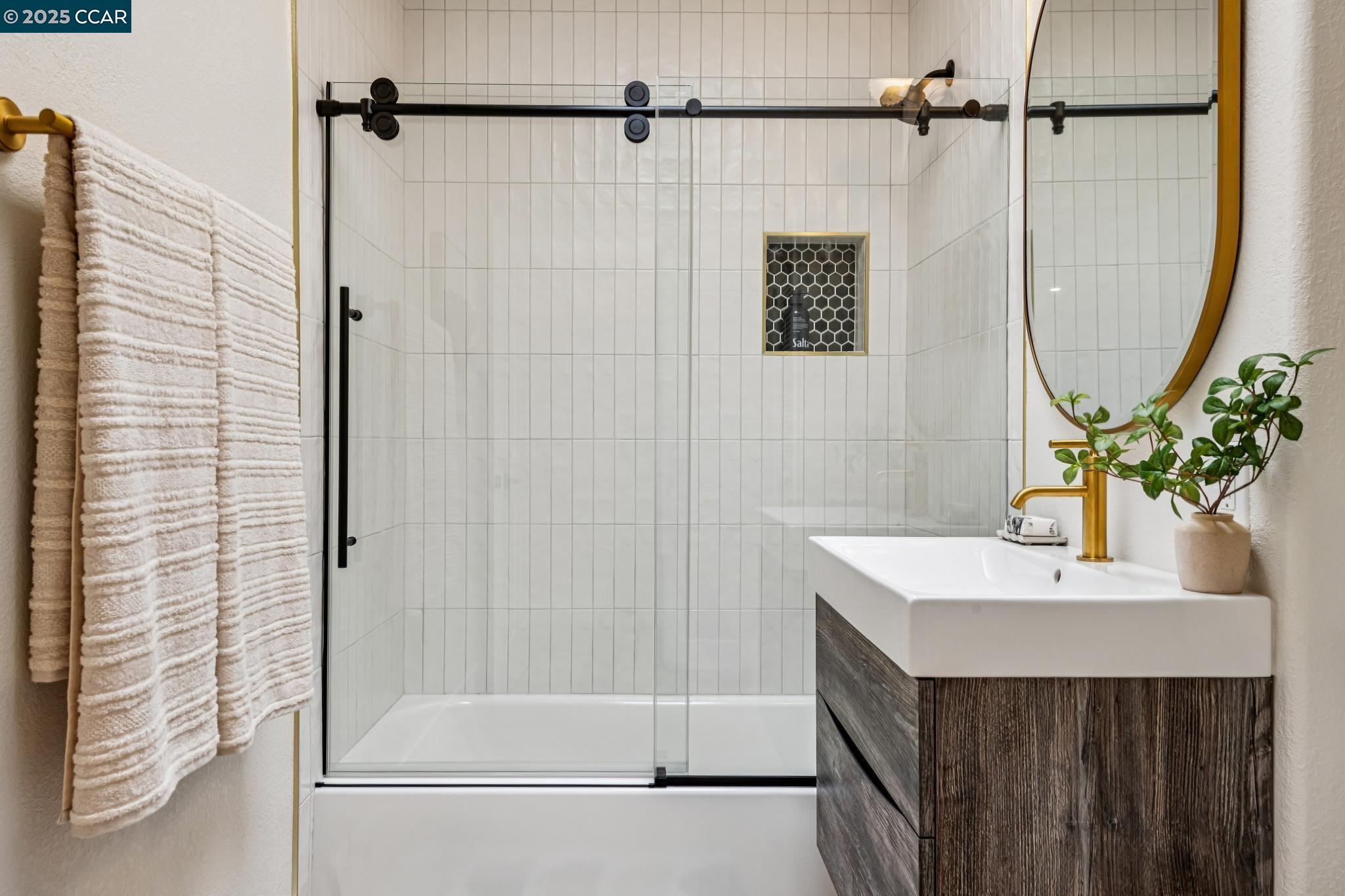 Detail Gallery Image 26 of 58 For 11 Oakvue Court, Pleasant Hill,  CA 94523 - 3 Beds | 3 Baths