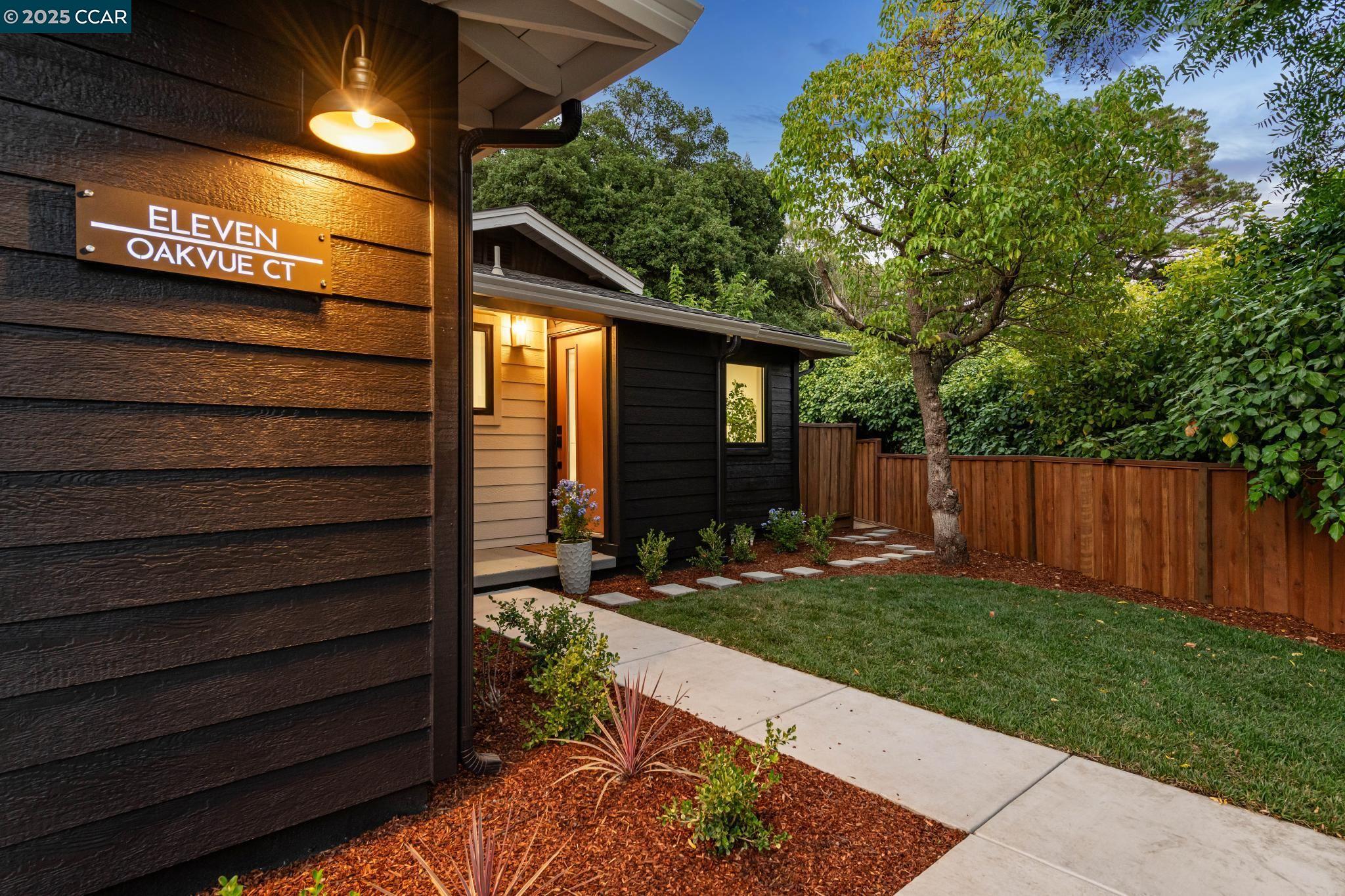 Detail Gallery Image 4 of 58 For 11 Oakvue Court, Pleasant Hill,  CA 94523 - 3 Beds | 3 Baths