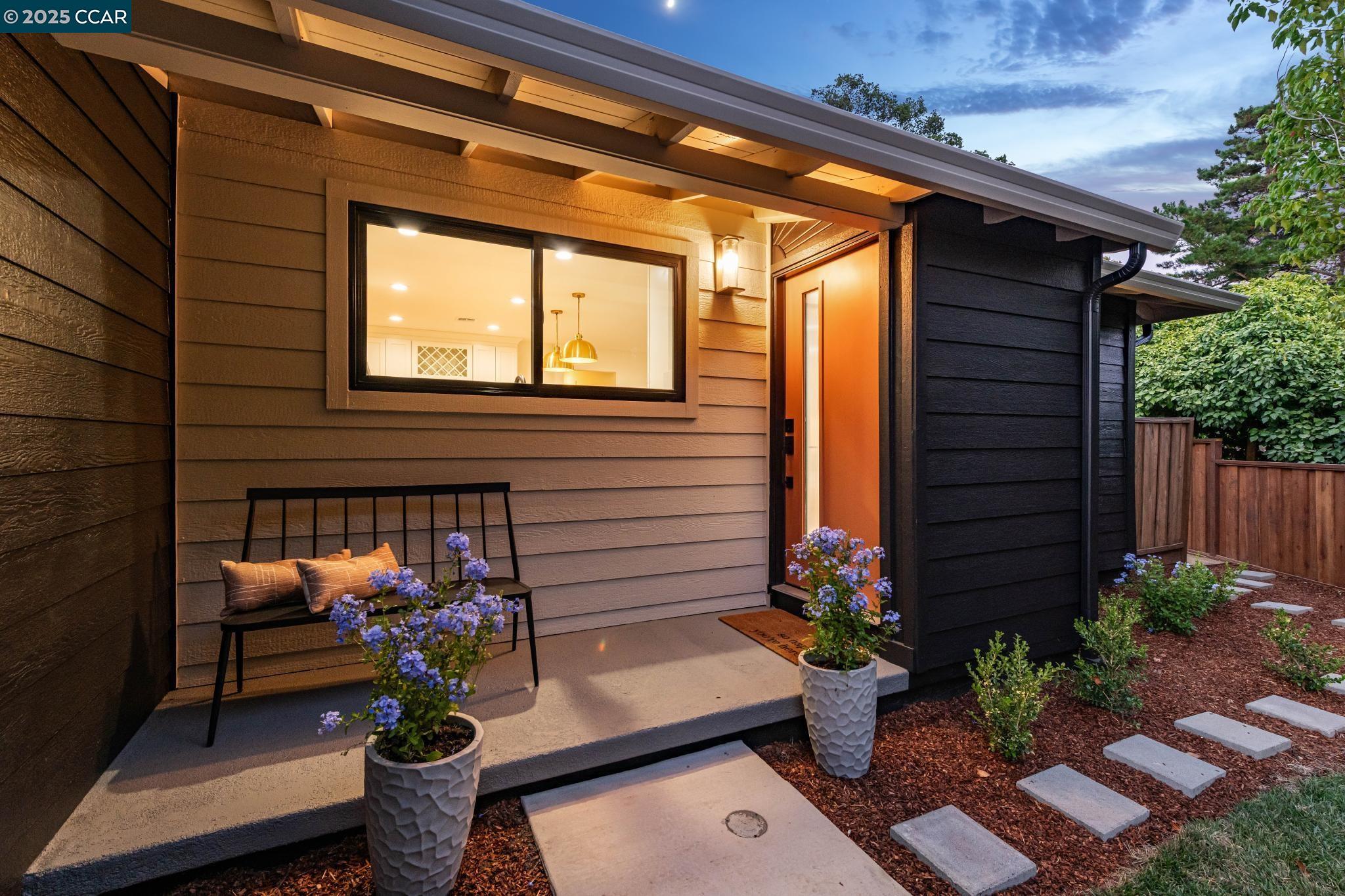 Detail Gallery Image 5 of 58 For 11 Oakvue Court, Pleasant Hill,  CA 94523 - 3 Beds | 3 Baths