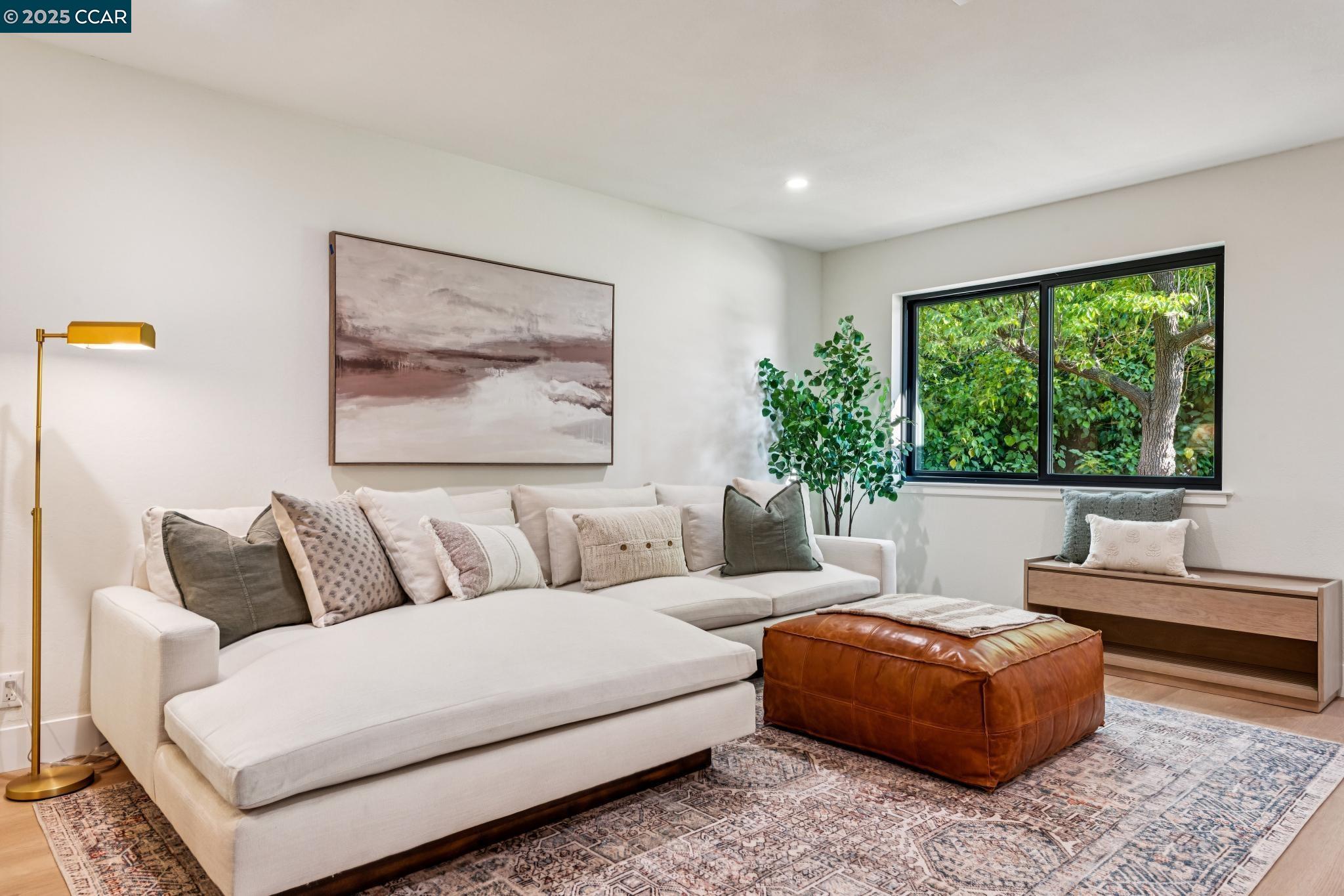Detail Gallery Image 8 of 58 For 11 Oakvue Court, Pleasant Hill,  CA 94523 - 3 Beds | 3 Baths