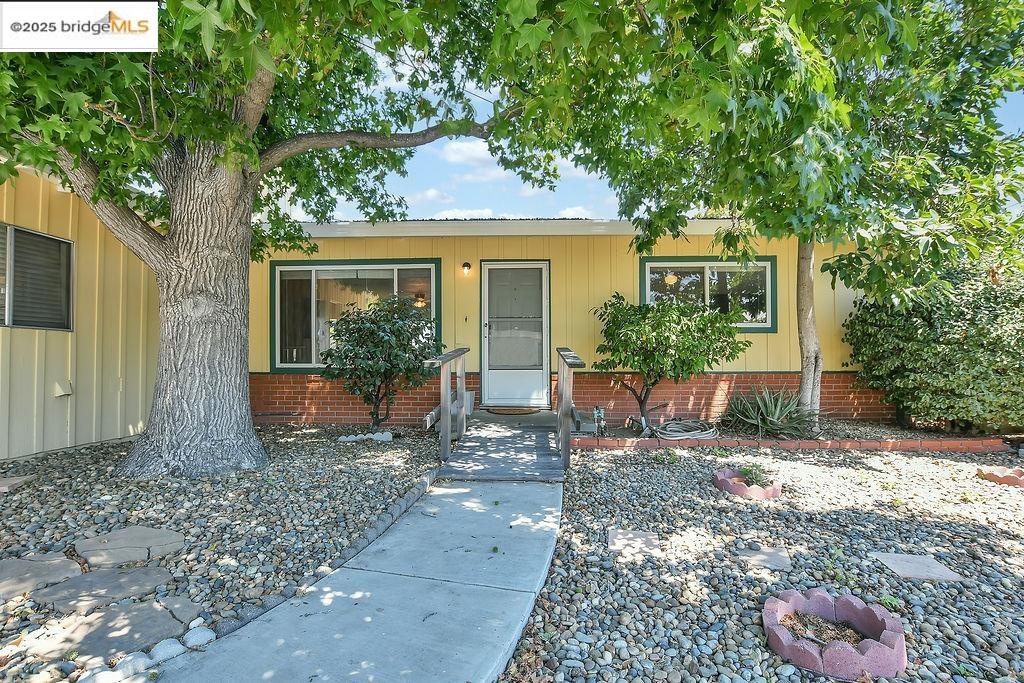 Detail Gallery Image 1 of 28 For 609 Lynn Ave, Antioch,  CA 94509 - 3 Beds | 2 Baths
