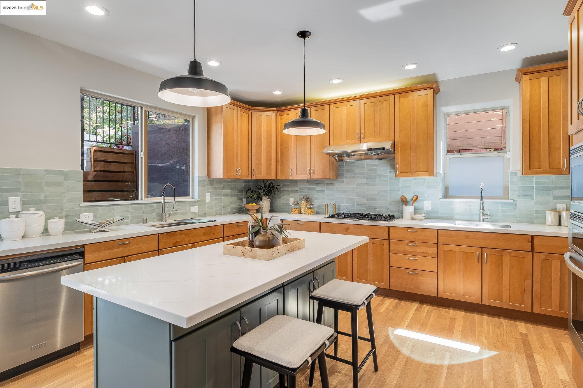 Detail Gallery Image 19 of 57 For 4022 Balfour Ave., Oakland,  CA 94610 - 5 Beds | 3/1 Baths