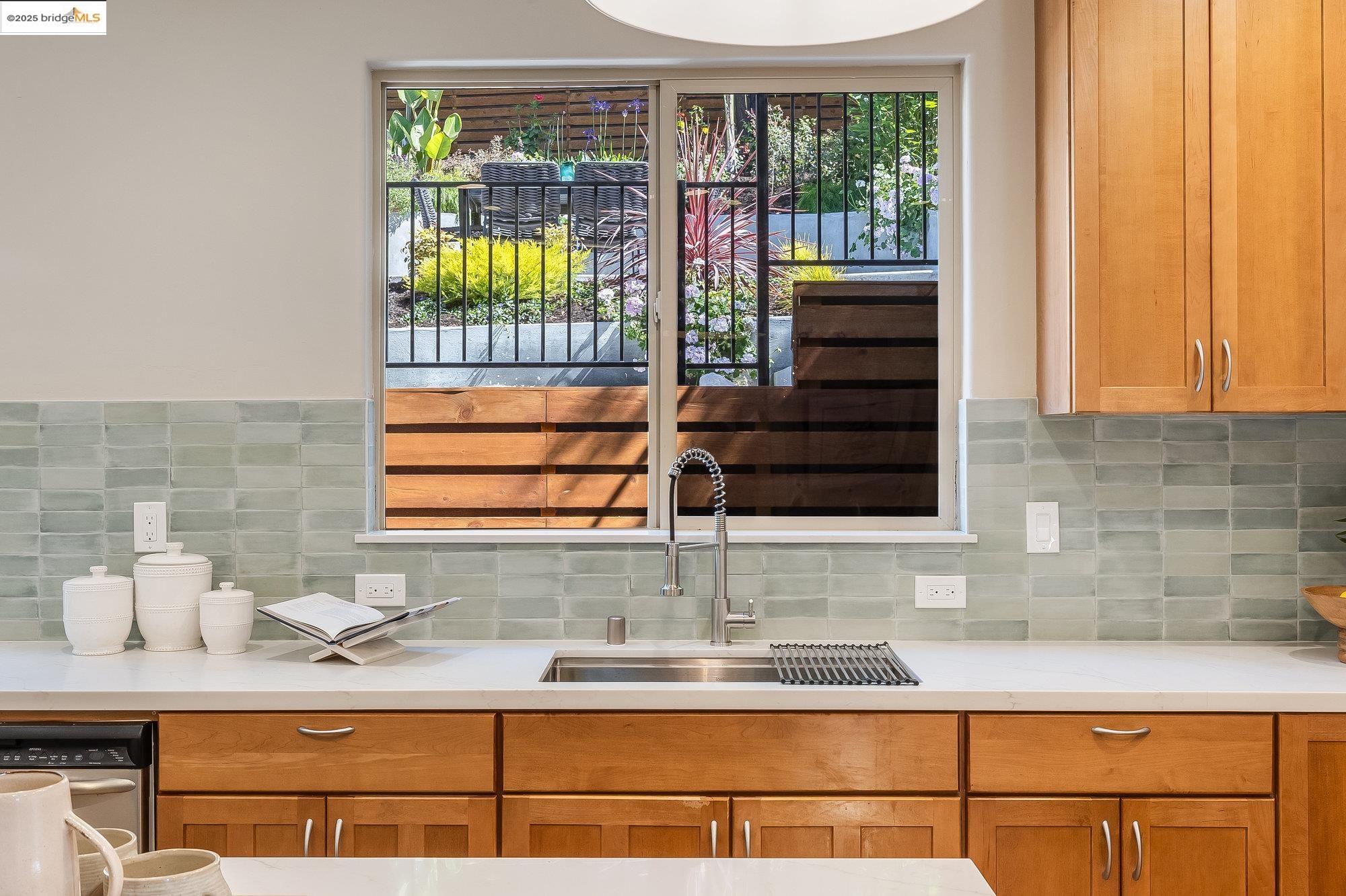 Detail Gallery Image 21 of 57 For 4022 Balfour Ave., Oakland,  CA 94610 - 5 Beds | 3/1 Baths