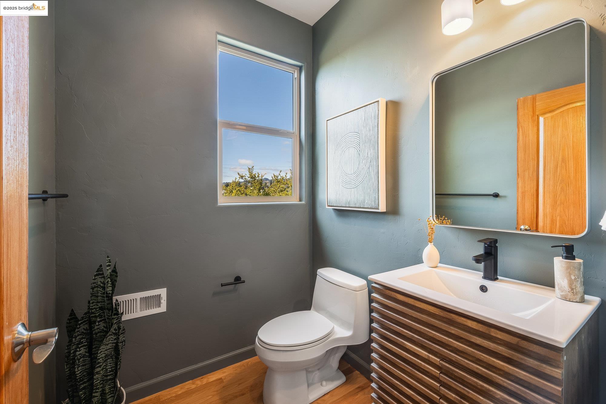 Detail Gallery Image 27 of 57 For 4022 Balfour Ave., Oakland,  CA 94610 - 5 Beds | 3/1 Baths