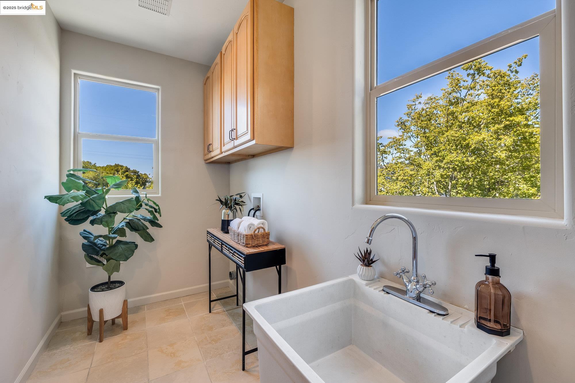 Detail Gallery Image 28 of 57 For 4022 Balfour Ave., Oakland,  CA 94610 - 5 Beds | 3/1 Baths