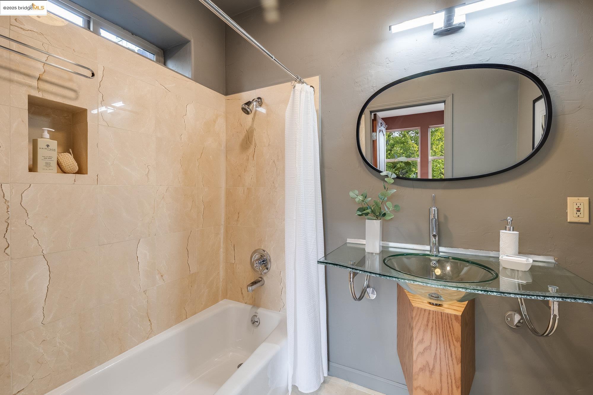 Detail Gallery Image 32 of 57 For 4022 Balfour Ave., Oakland,  CA 94610 - 5 Beds | 3/1 Baths