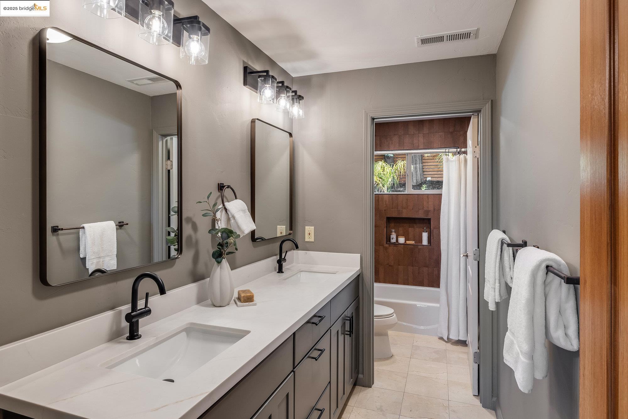 Detail Gallery Image 47 of 57 For 4022 Balfour Ave., Oakland,  CA 94610 - 5 Beds | 3/1 Baths