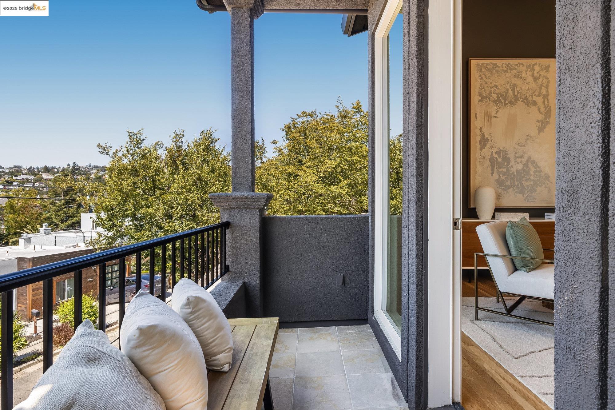 Detail Gallery Image 7 of 57 For 4022 Balfour Ave., Oakland,  CA 94610 - 5 Beds | 3/1 Baths