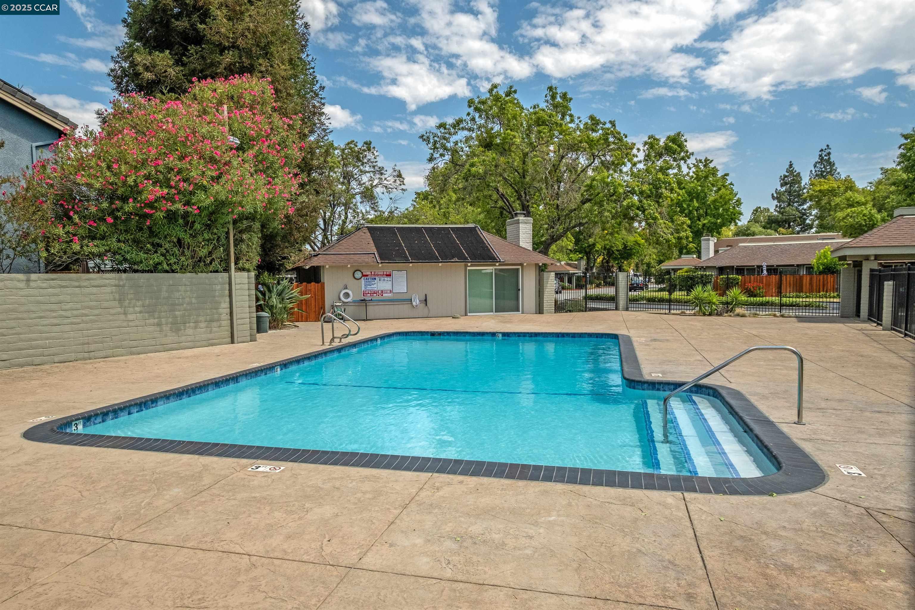Detail Gallery Image 21 of 32 For 825 Oak Grove Rd #46,  Concord,  CA 94518 - 2 Beds | 1 Baths