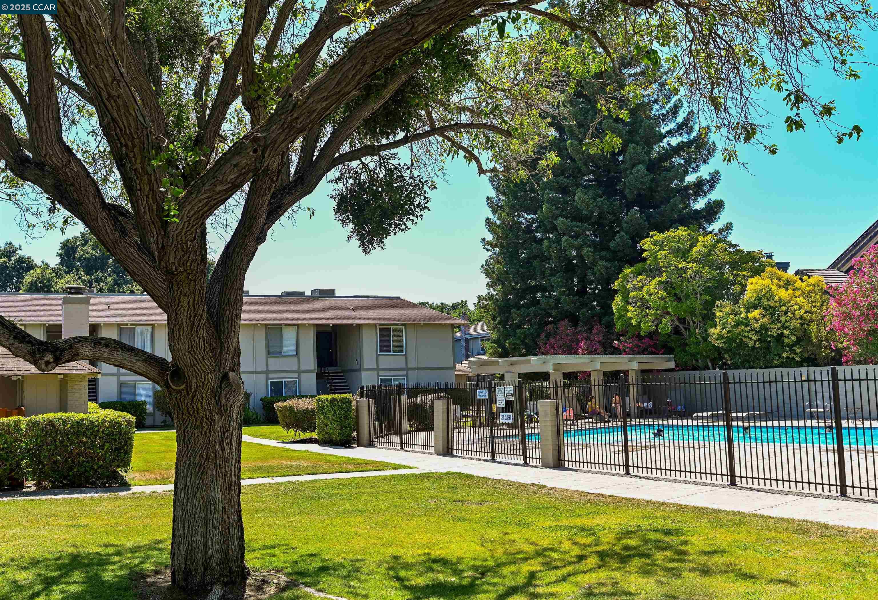 Detail Gallery Image 24 of 32 For 825 Oak Grove Rd #46,  Concord,  CA 94518 - 2 Beds | 1 Baths