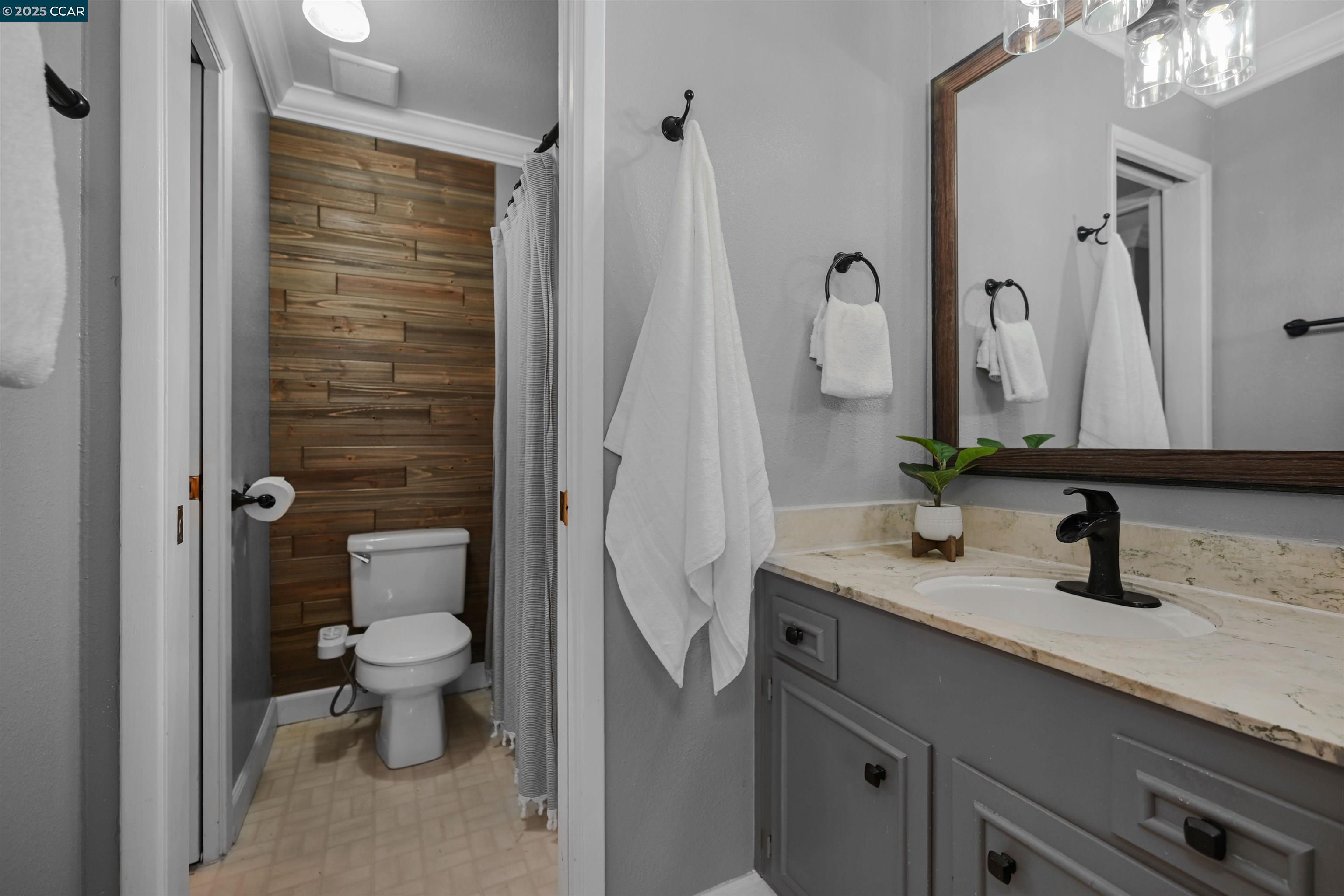 Detail Gallery Image 6 of 32 For 825 Oak Grove Rd #46,  Concord,  CA 94518 - 2 Beds | 1 Baths