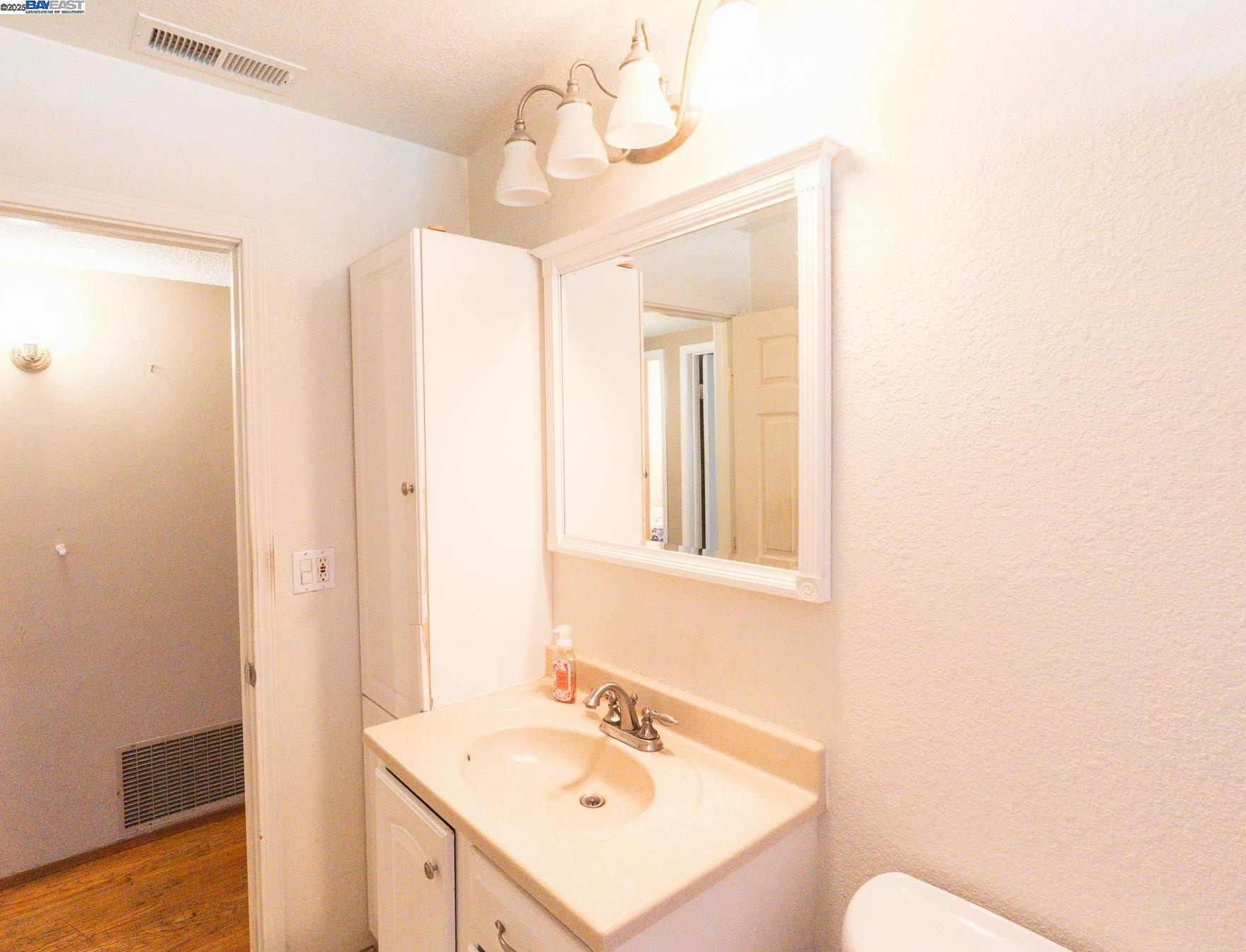 Detail Gallery Image 12 of 19 For 39850 Sundale Drive, Fremont,  CA 94538 - 3 Beds | 2 Baths