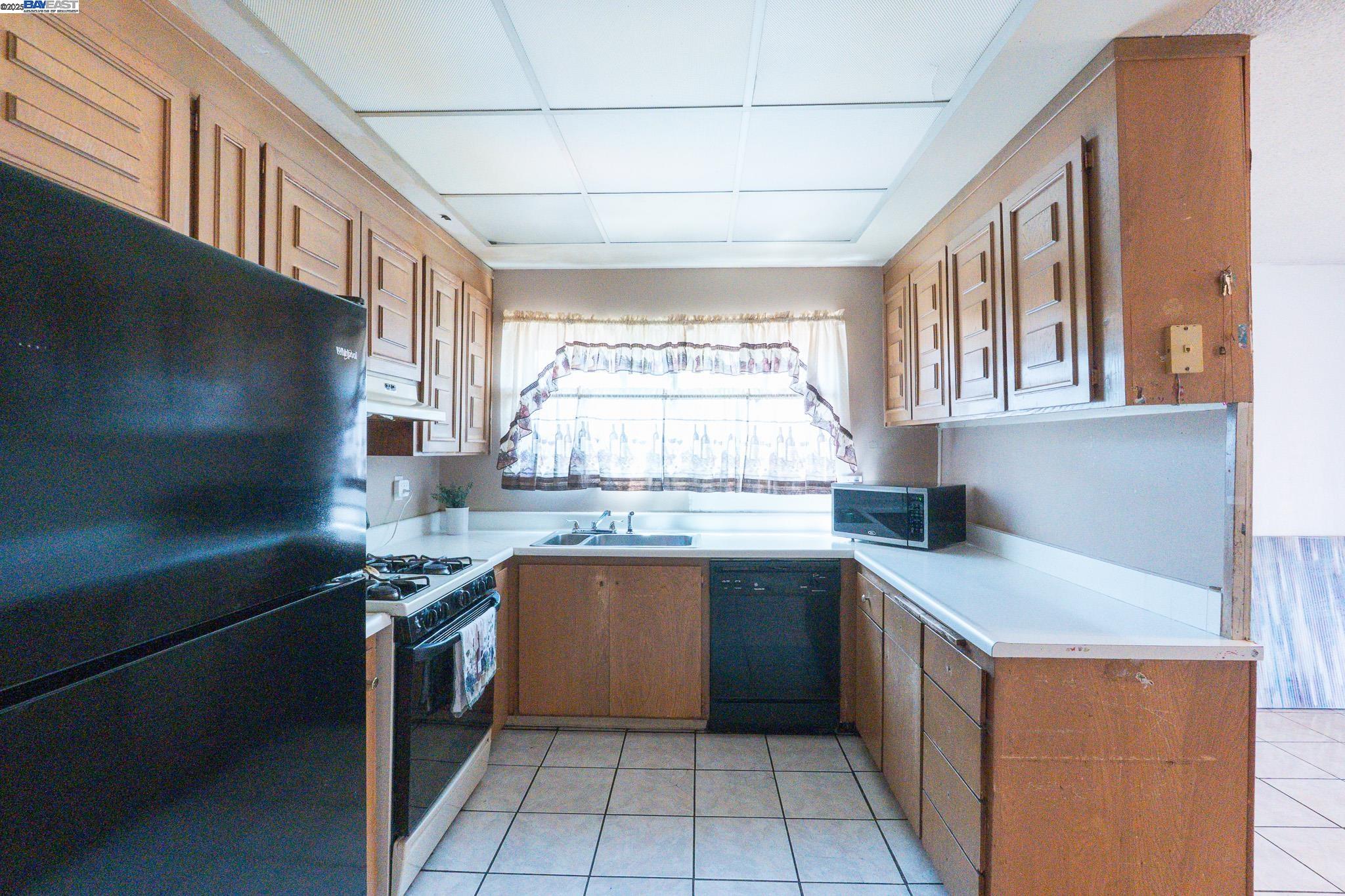 Detail Gallery Image 5 of 19 For 39850 Sundale Drive, Fremont,  CA 94538 - 3 Beds | 2 Baths