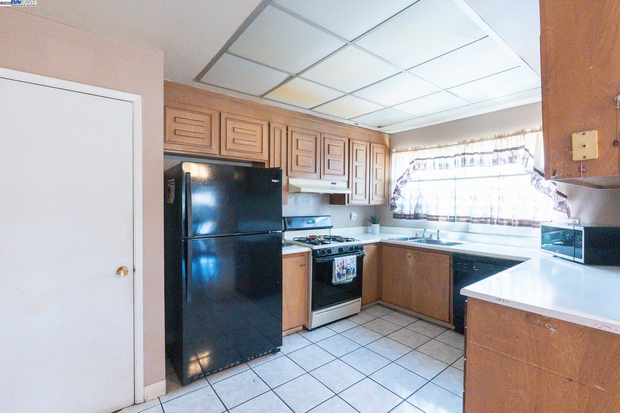 Detail Gallery Image 6 of 19 For 39850 Sundale Drive, Fremont,  CA 94538 - 3 Beds | 2 Baths