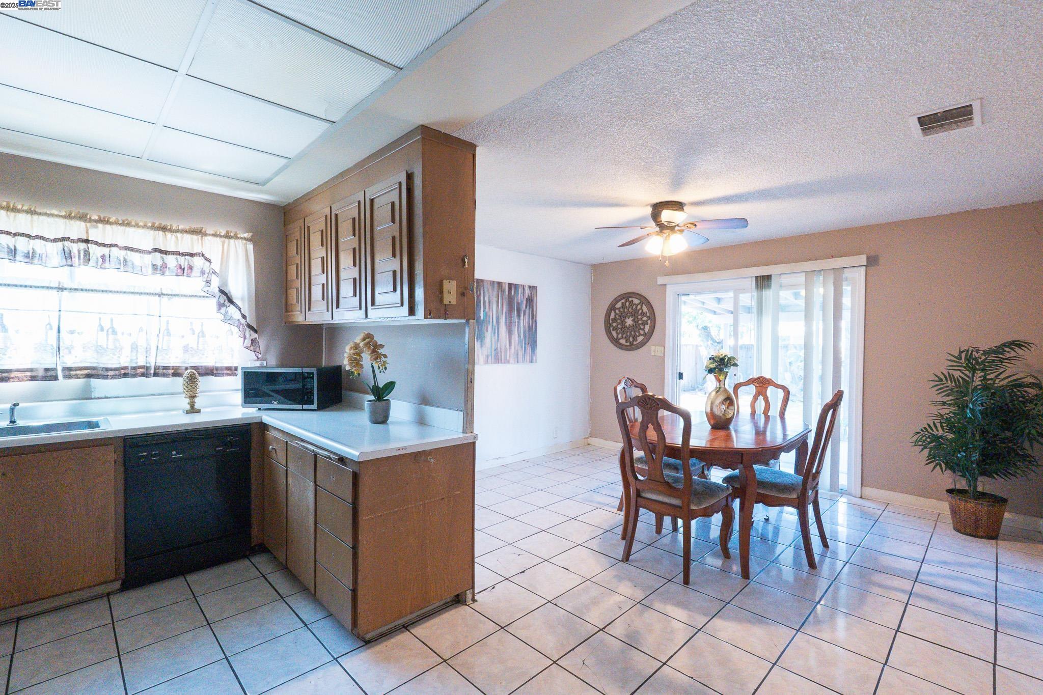 Detail Gallery Image 7 of 19 For 39850 Sundale Drive, Fremont,  CA 94538 - 3 Beds | 2 Baths