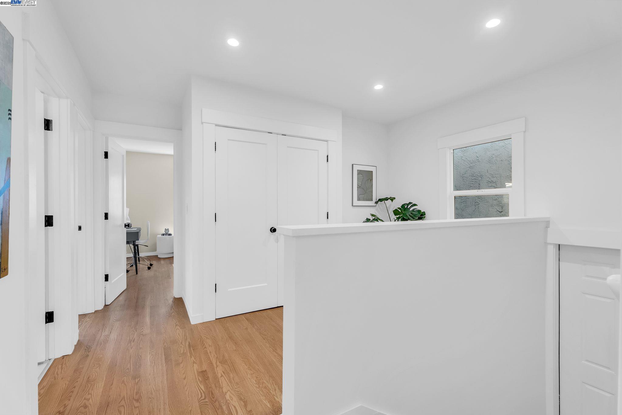 Detail Gallery Image 11 of 36 For 5914 Martin Luther King Jr Way, Oakland,  CA 94609 - 4 Beds | 3 Baths