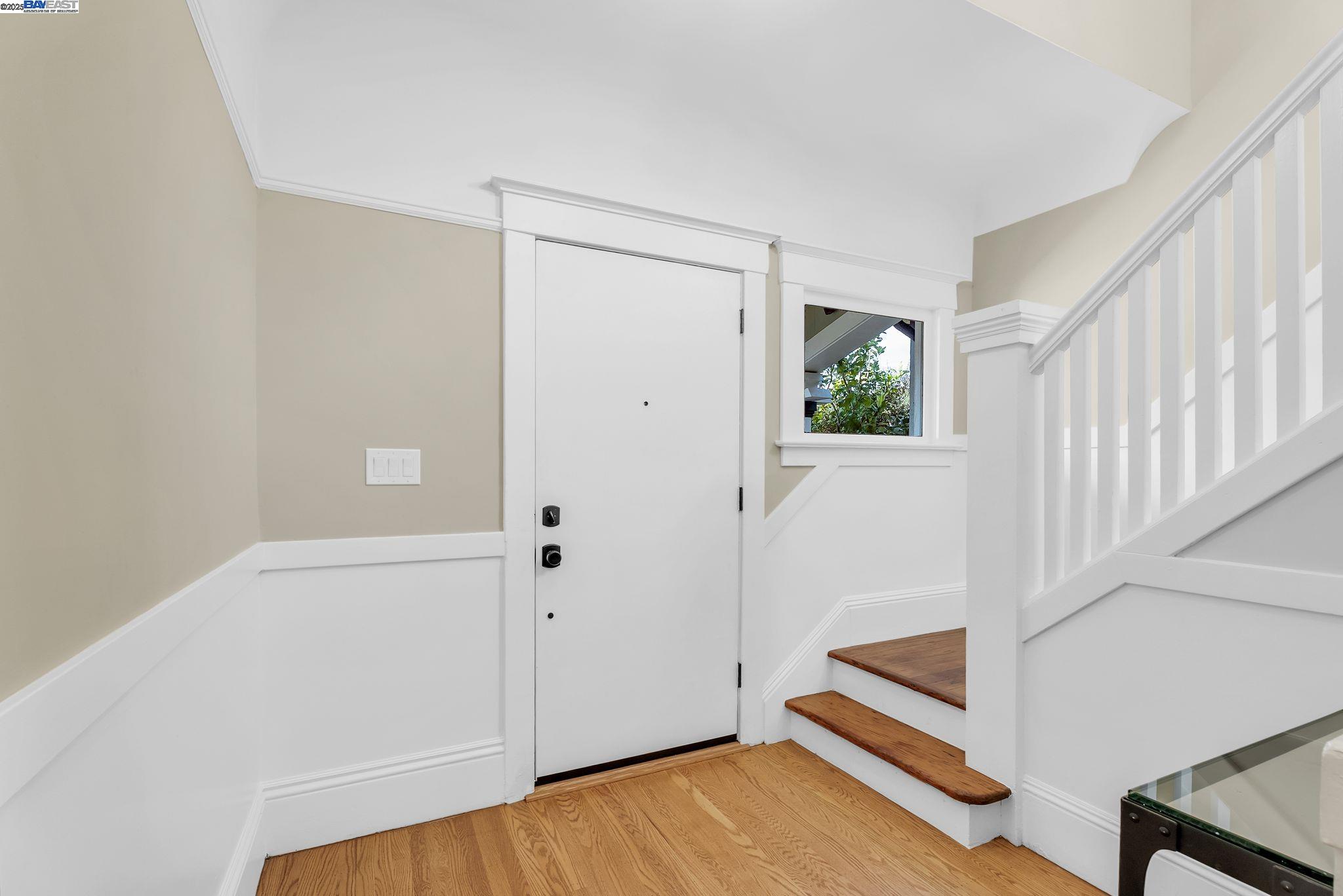 Detail Gallery Image 3 of 36 For 5914 Martin Luther King Jr Way, Oakland,  CA 94609 - 4 Beds | 3 Baths