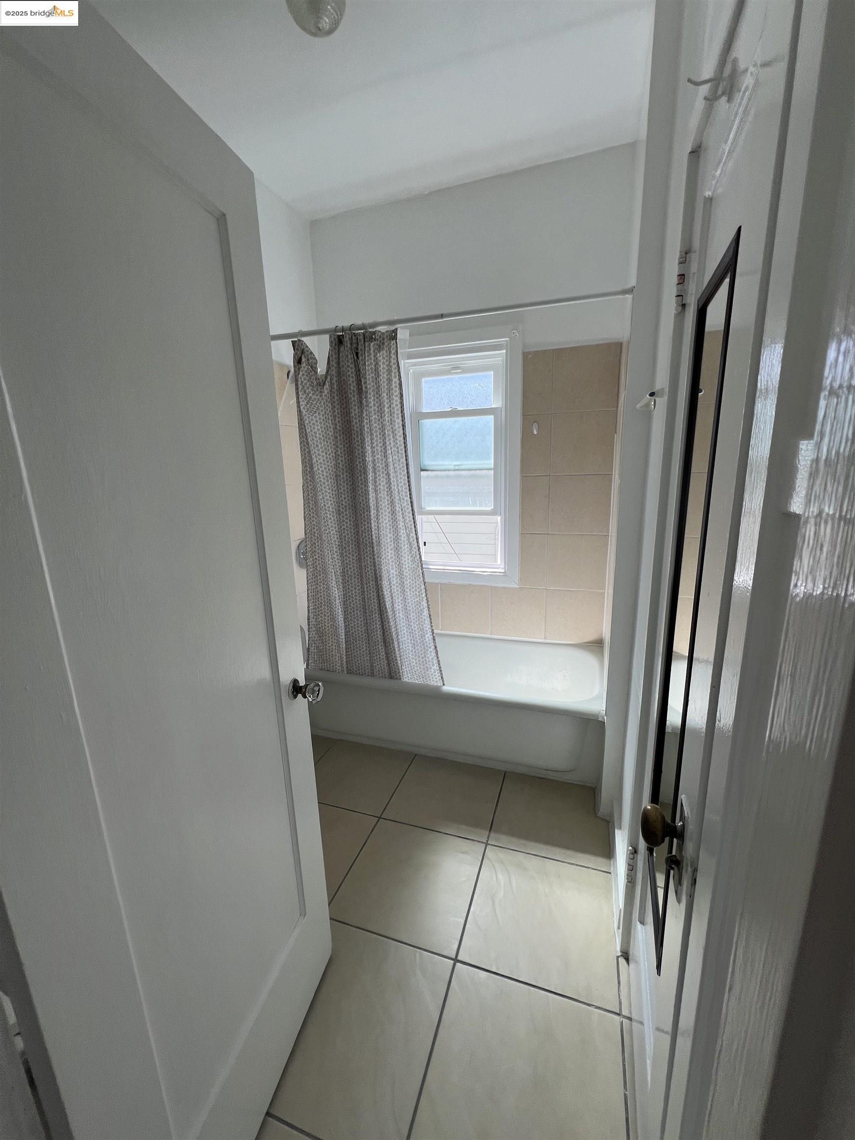 Detail Gallery Image 2 of 3 For 1914 Channing Way #6,  Berkeley,  CA 94704 - 0 Beds | 1 Baths