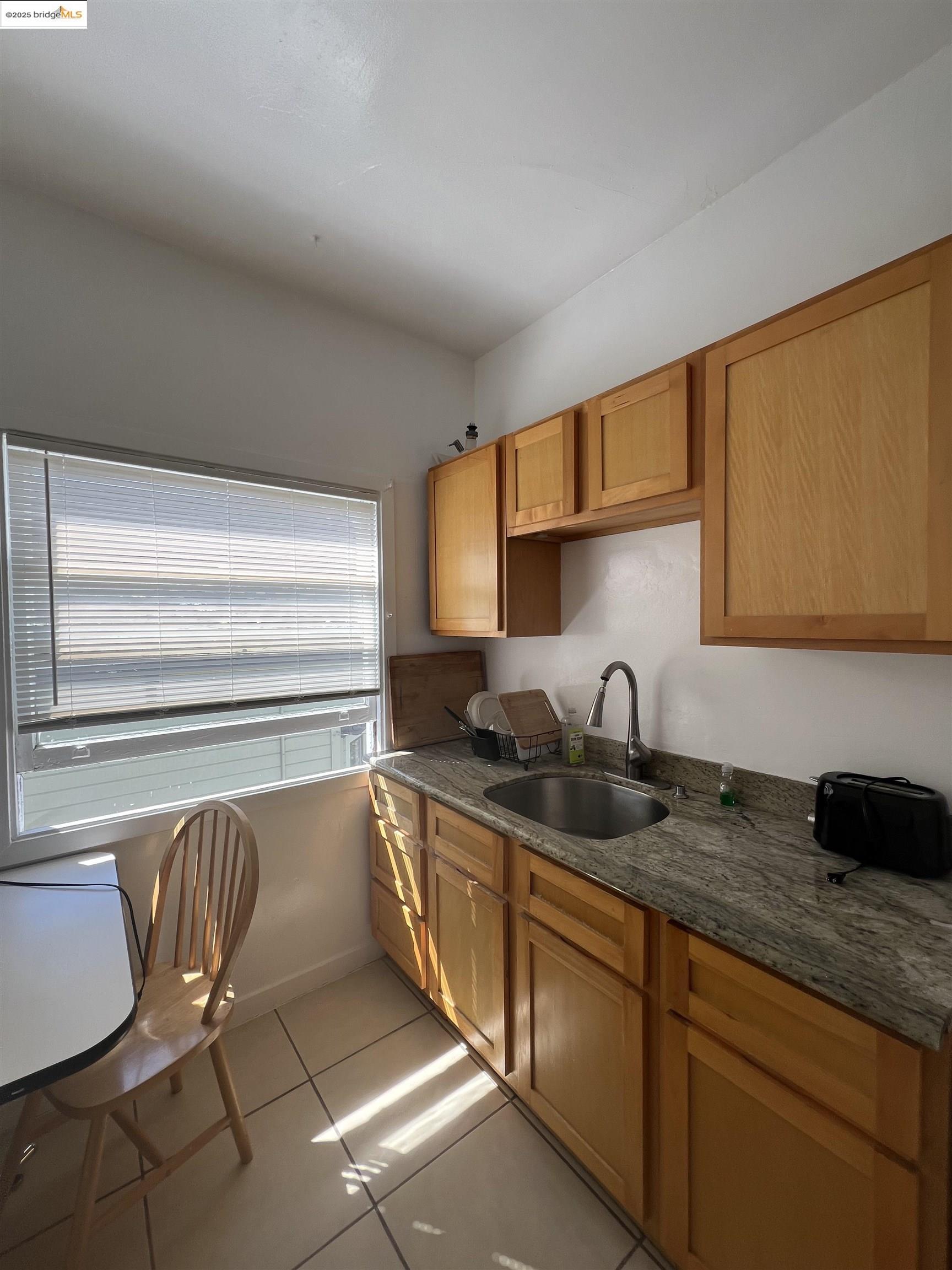 Detail Gallery Image 3 of 3 For 1914 Channing Way #6,  Berkeley,  CA 94704 - 0 Beds | 1 Baths