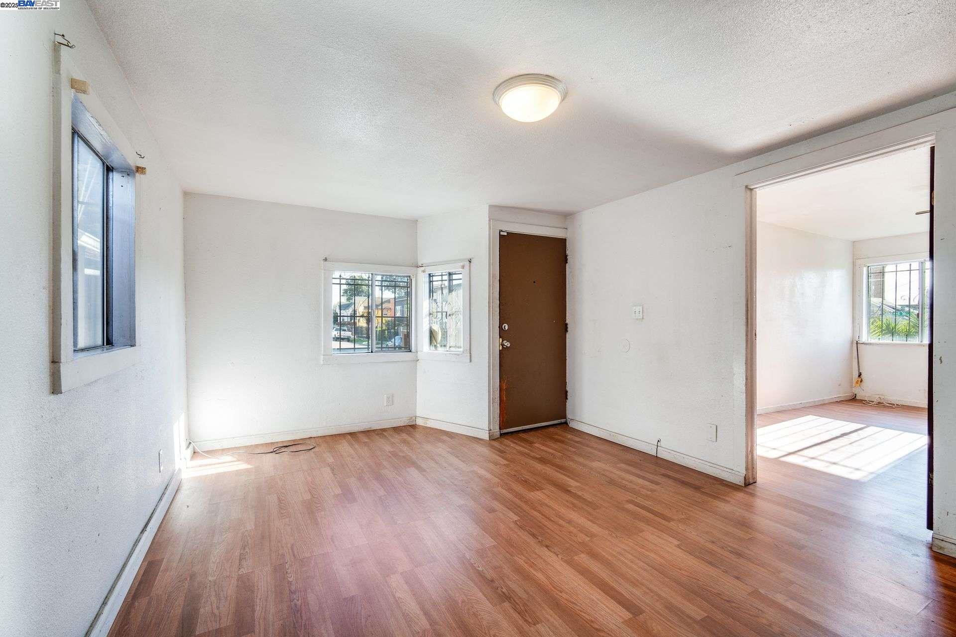 Detail Gallery Image 6 of 26 For 1605 57th Avenue, Oakland,  CA 94621 - 2 Beds | 2 Baths