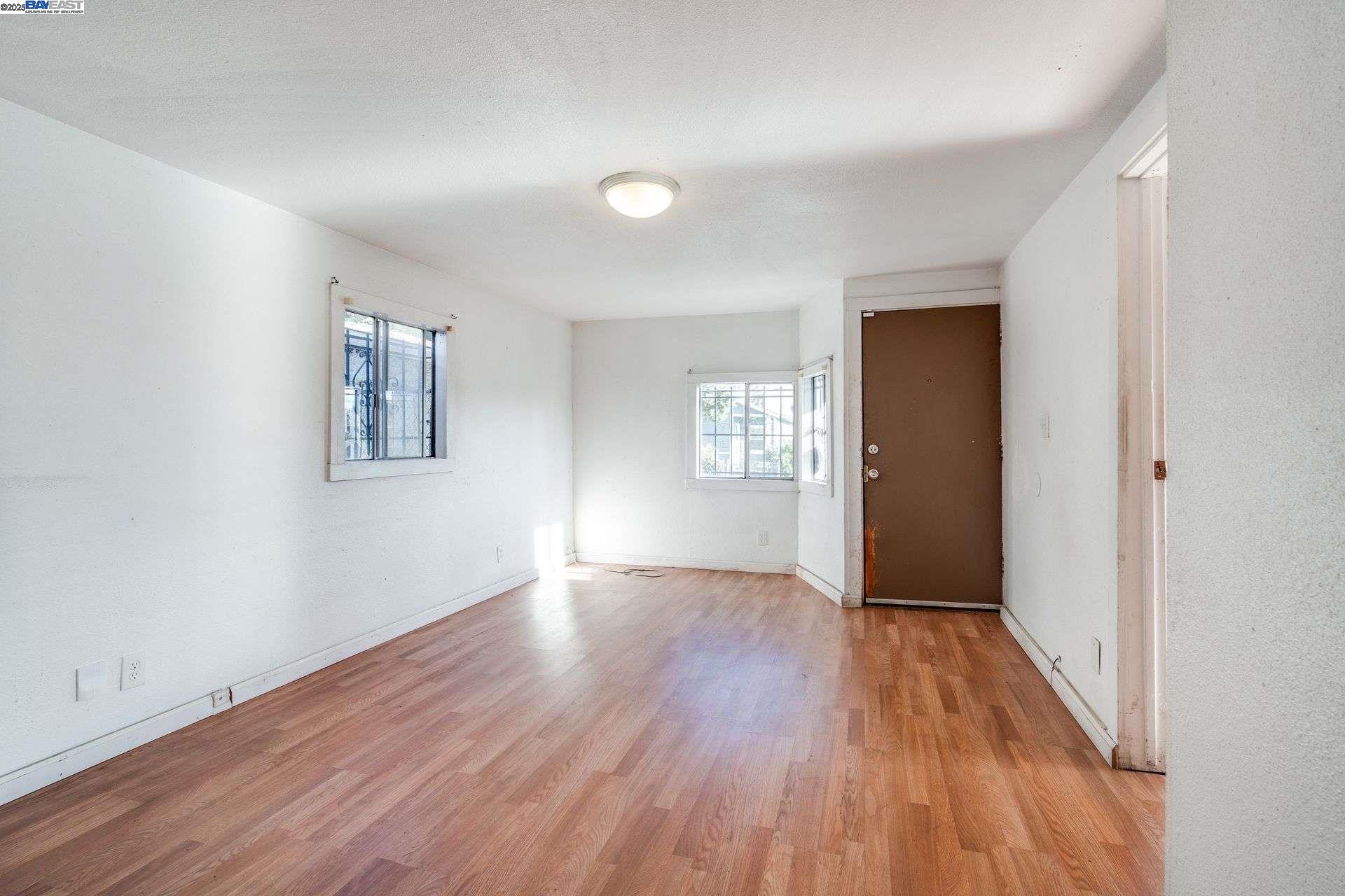 Detail Gallery Image 7 of 26 For 1605 57th Avenue, Oakland,  CA 94621 - 2 Beds | 2 Baths