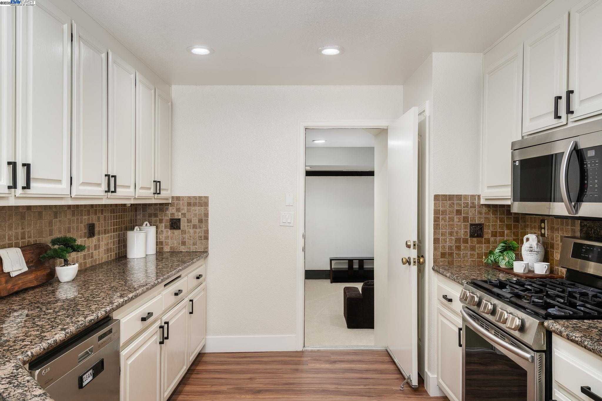 Detail Gallery Image 14 of 60 For 44930 Lynx Dr, Fremont,  CA 94539 - 3 Beds | 2/1 Baths