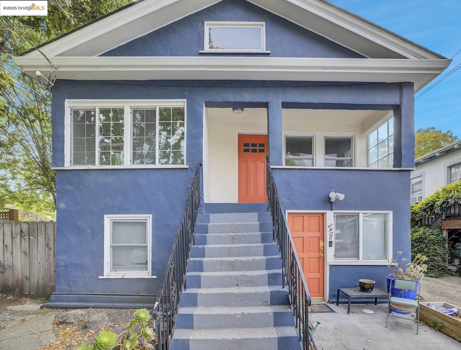 Detail Gallery Image 2 of 46 For 2406 10th, Berkeley,  CA 94710 - 3 Beds | 2 Baths
