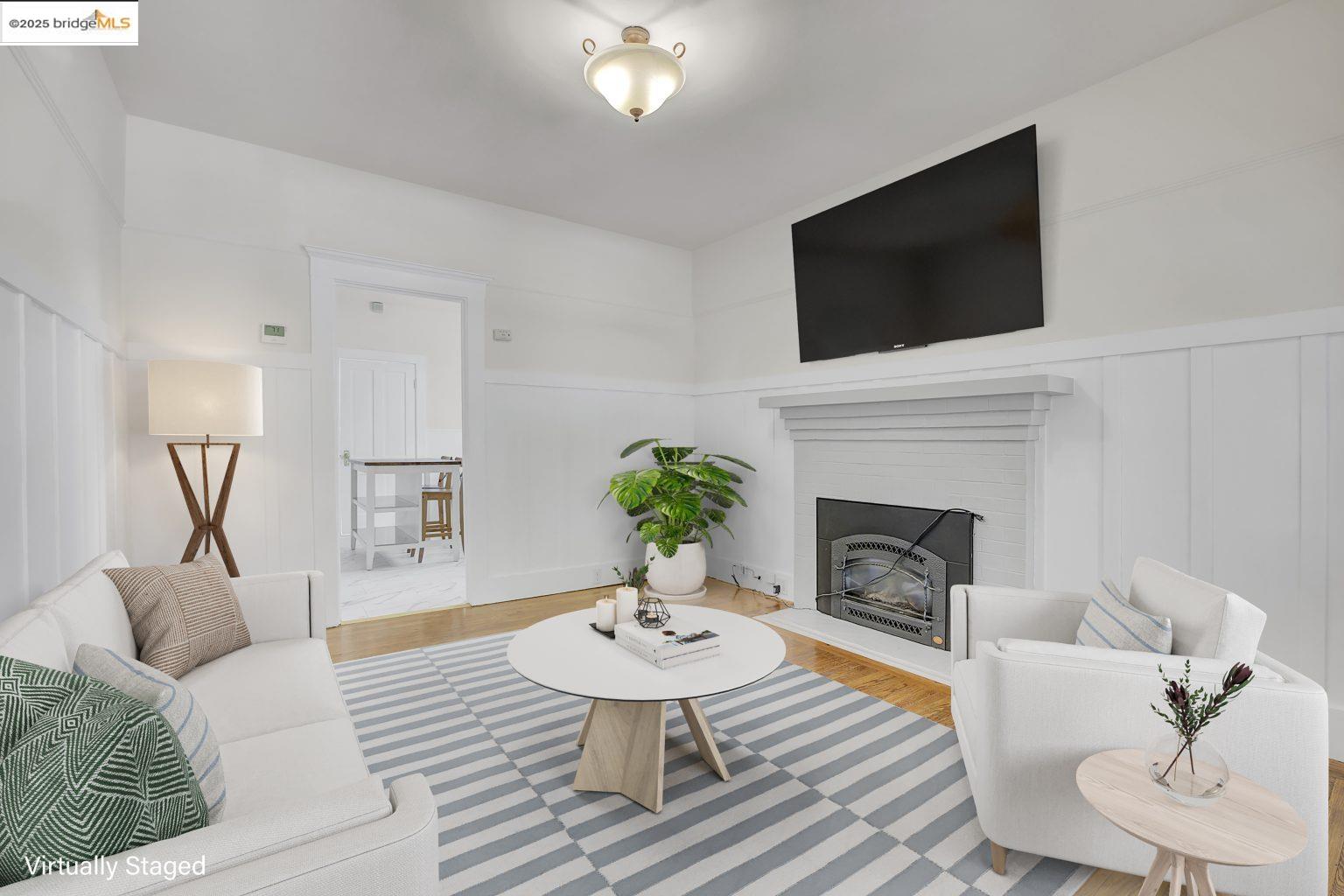 Detail Gallery Image 2 of 46 For 2406 10th, Berkeley,  CA 94710 - 3 Beds | 2 Baths
