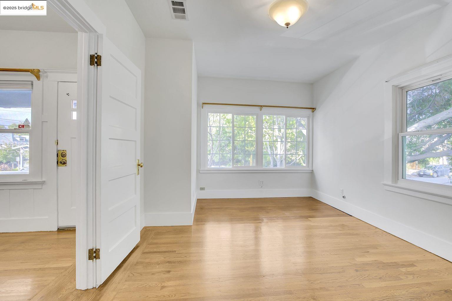 Detail Gallery Image 14 of 46 For 2406 10th, Berkeley,  CA 94710 - 3 Beds | 2 Baths