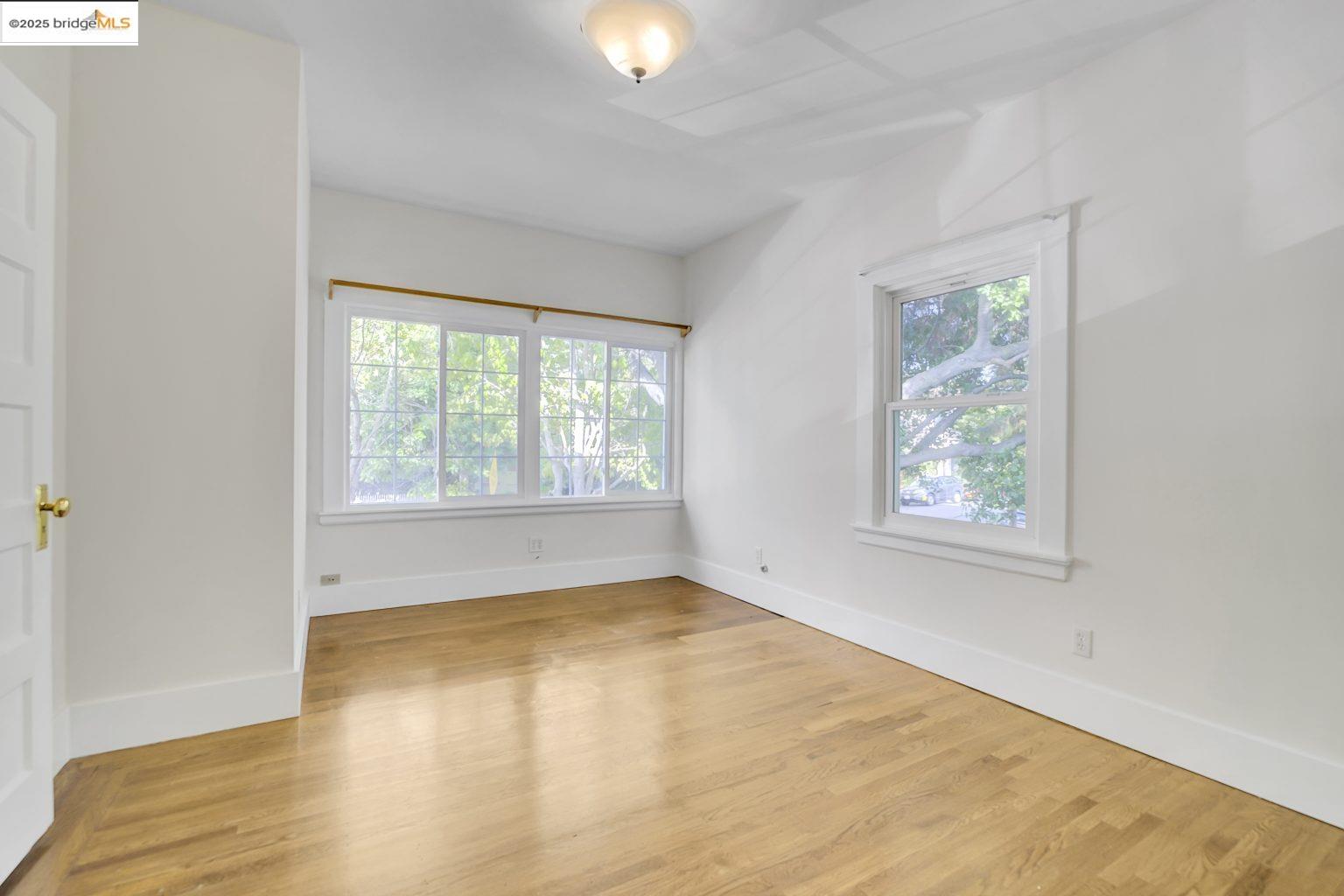 Detail Gallery Image 16 of 46 For 2406 10th, Berkeley,  CA 94710 - 3 Beds | 2 Baths