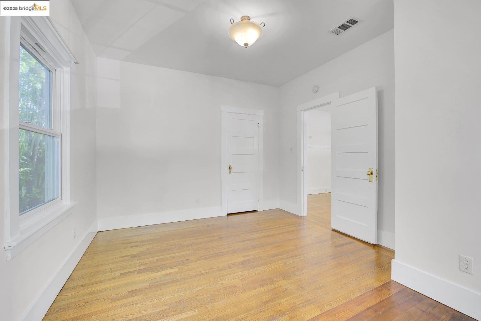Detail Gallery Image 17 of 46 For 2406 10th, Berkeley,  CA 94710 - 3 Beds | 2 Baths