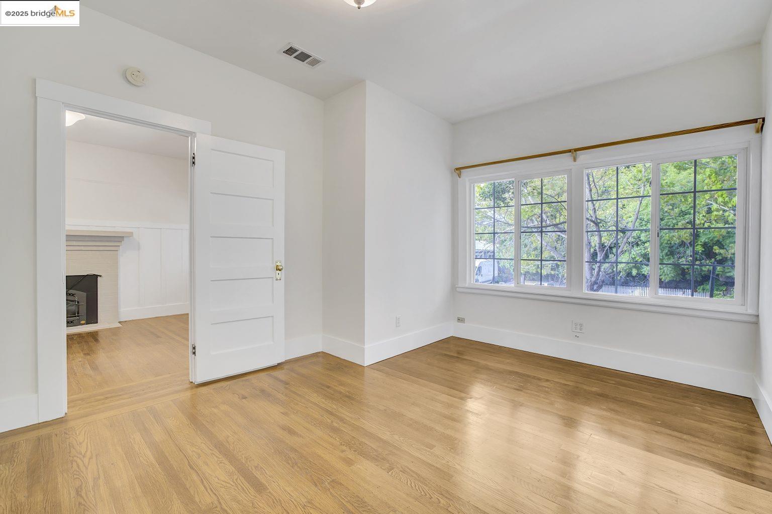 Detail Gallery Image 18 of 46 For 2406 10th, Berkeley,  CA 94710 - 3 Beds | 2 Baths