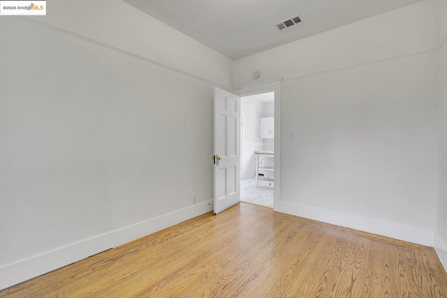 Detail Gallery Image 20 of 46 For 2406 10th, Berkeley,  CA 94710 - 3 Beds | 2 Baths